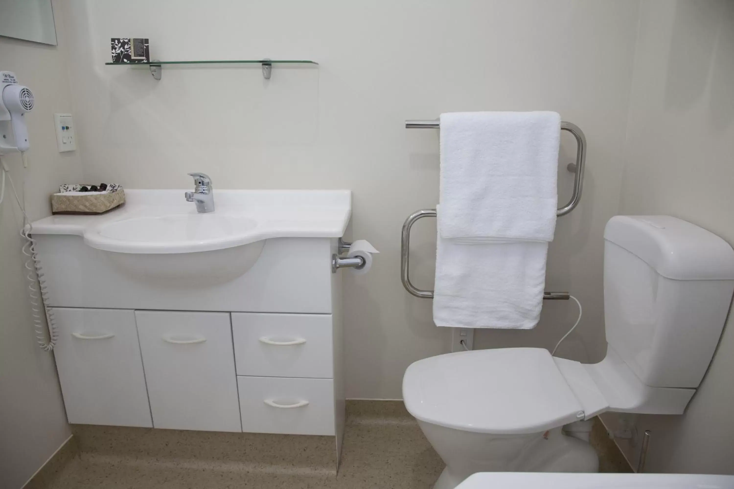 Bathroom in Westport Spa Motel