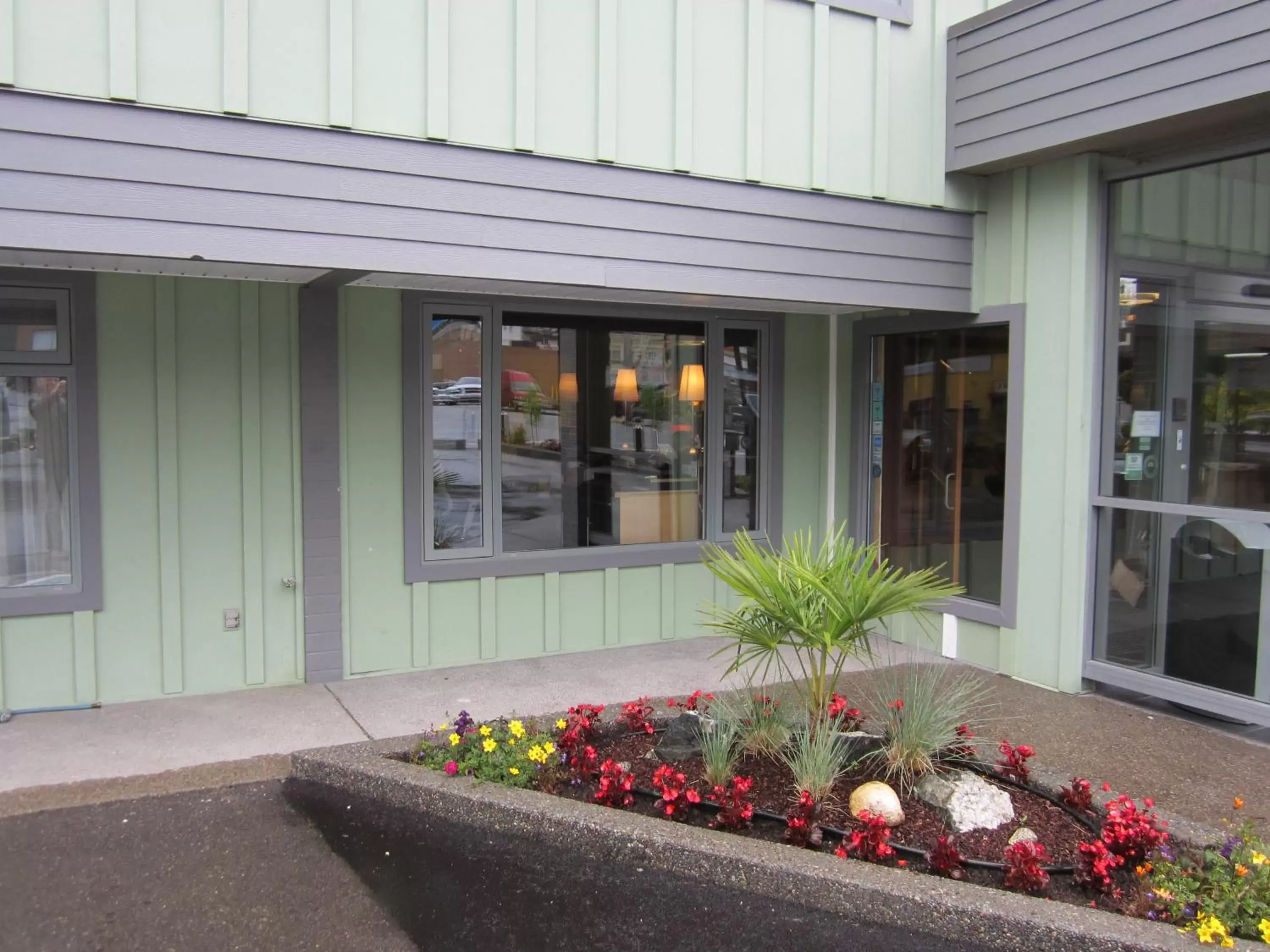 Facade/entrance in Inn on the Harbour