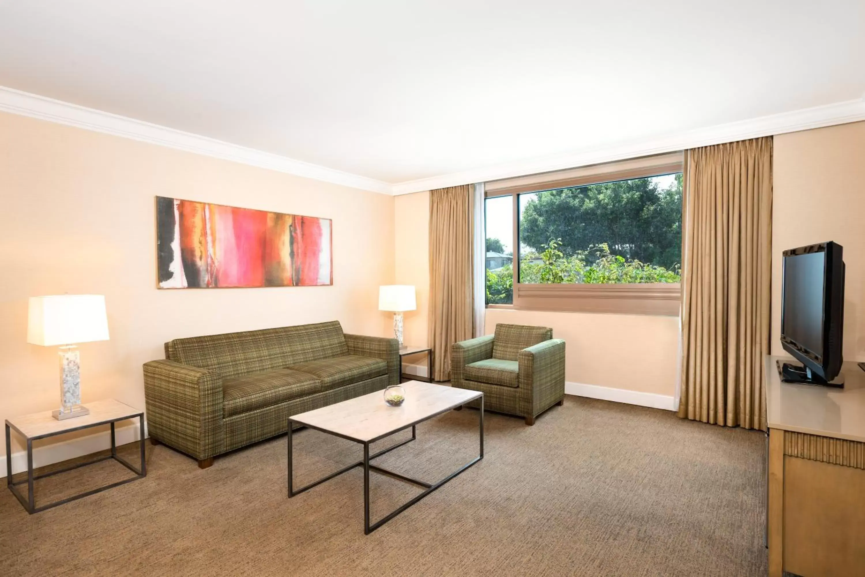 Photo of the whole room, Seating Area in Holiday Inn San Diego Bayside, an IHG Hotel