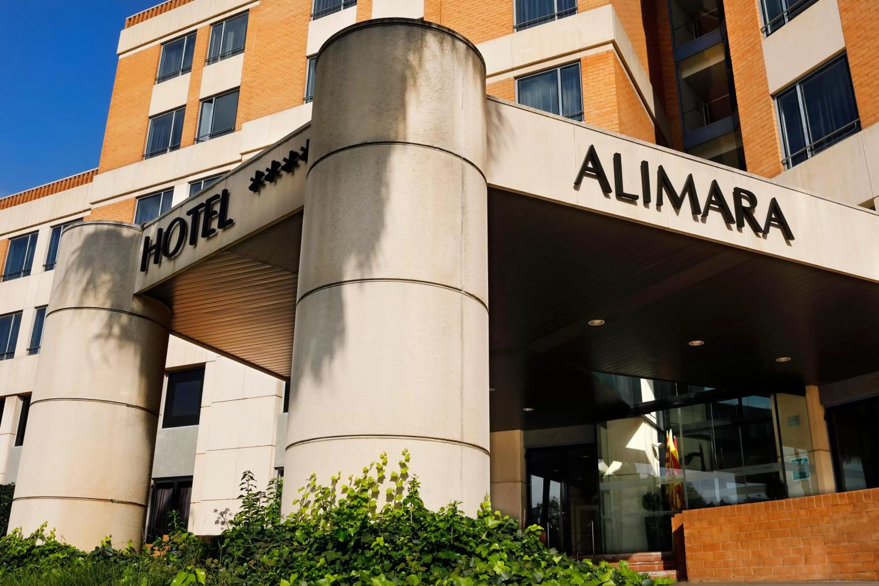 Facade/entrance in Hotel Alimara