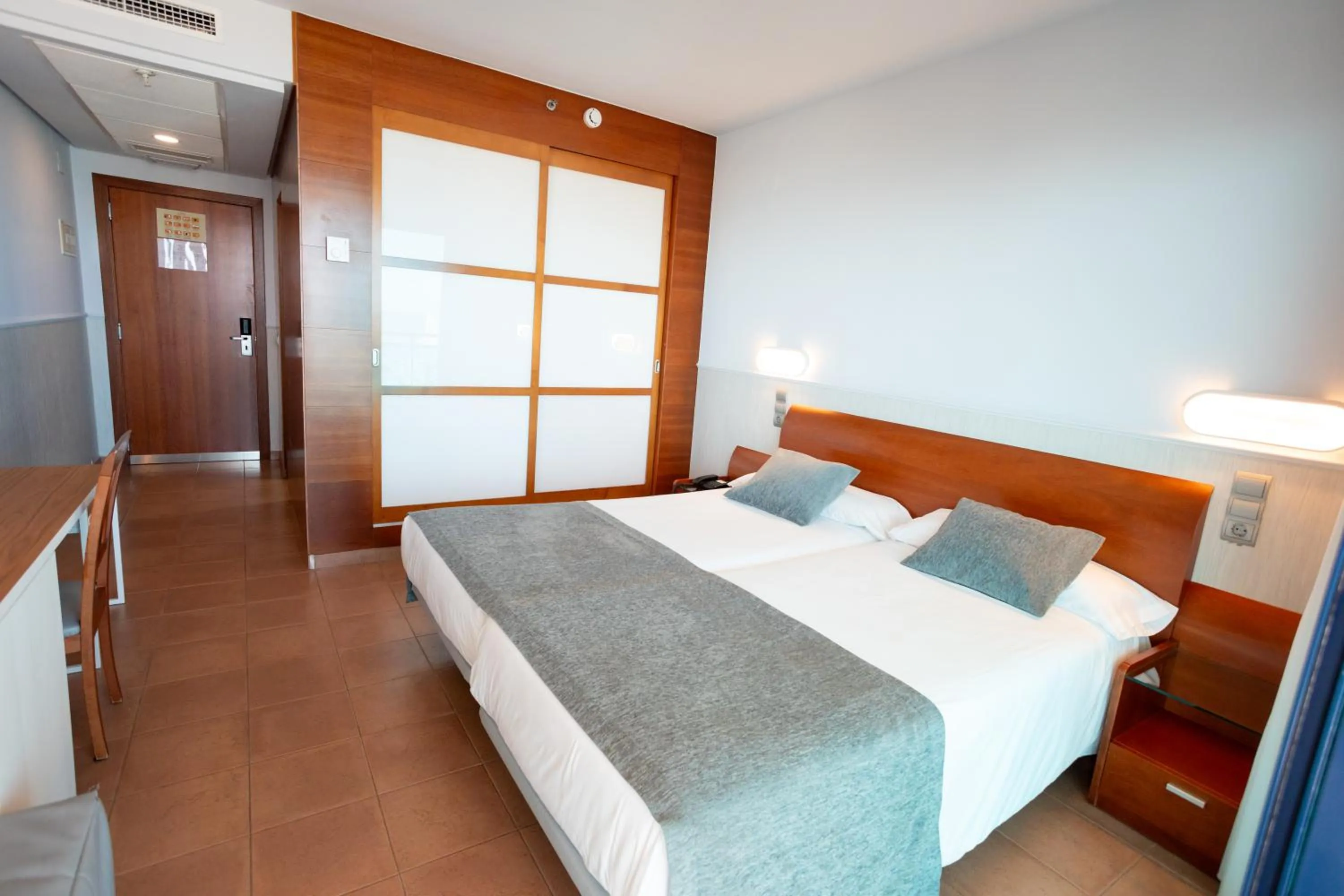 Photo of the whole room, Bed in Hotel Cibeles Playa