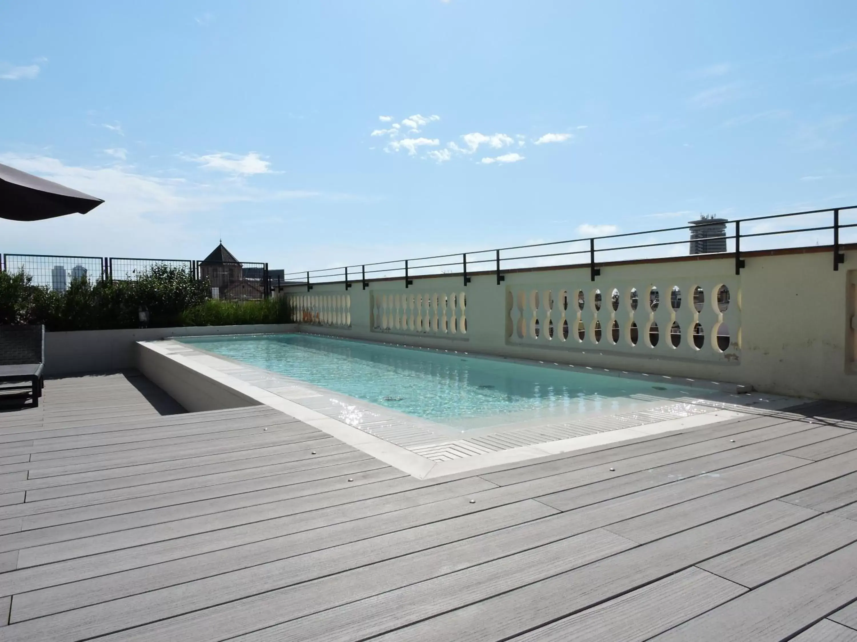 Swimming Pool in Hotel Raval House