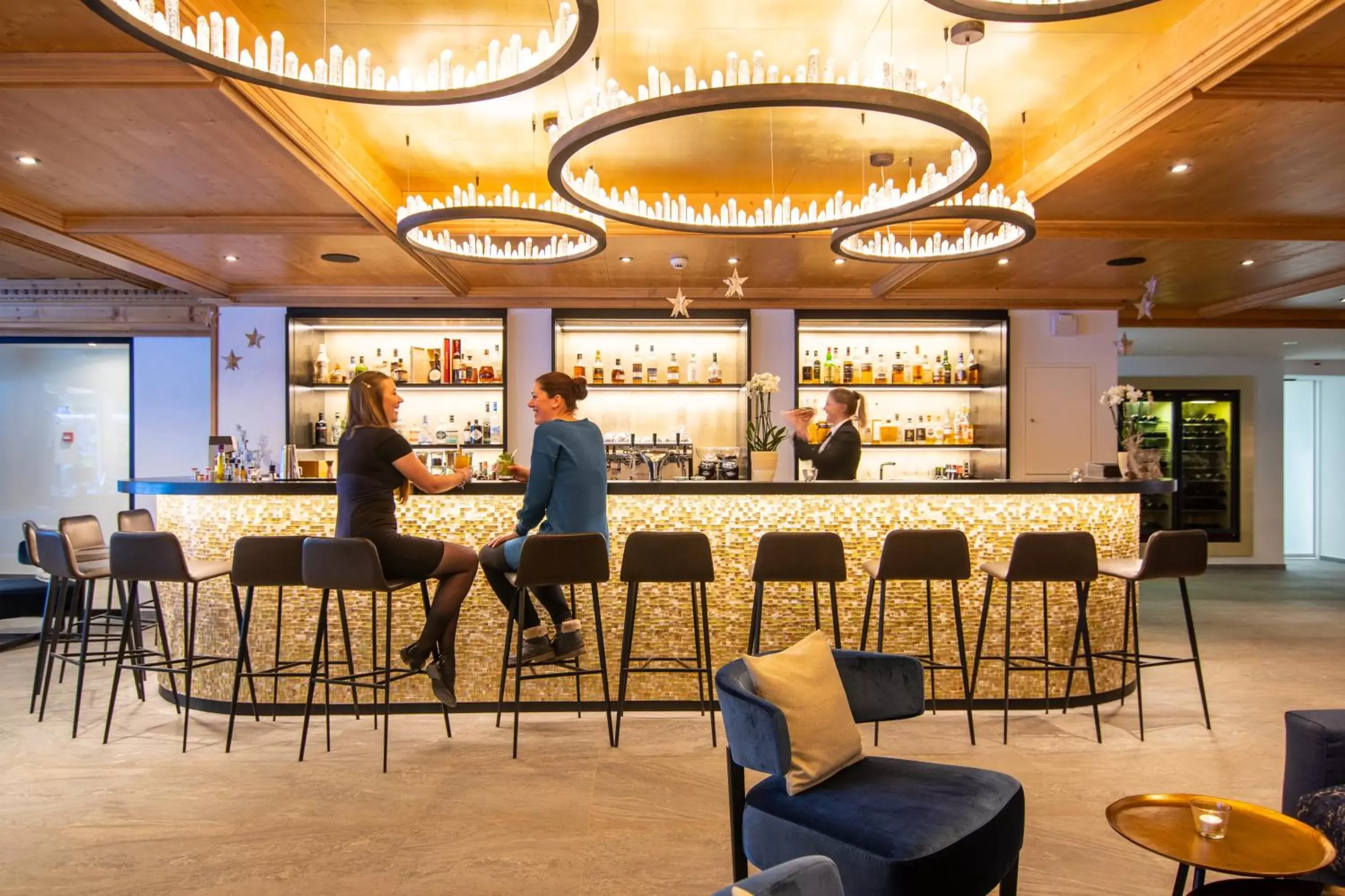 Lounge or bar in Walliserhof Grand-Hotel & Spa Relais & Châteaux