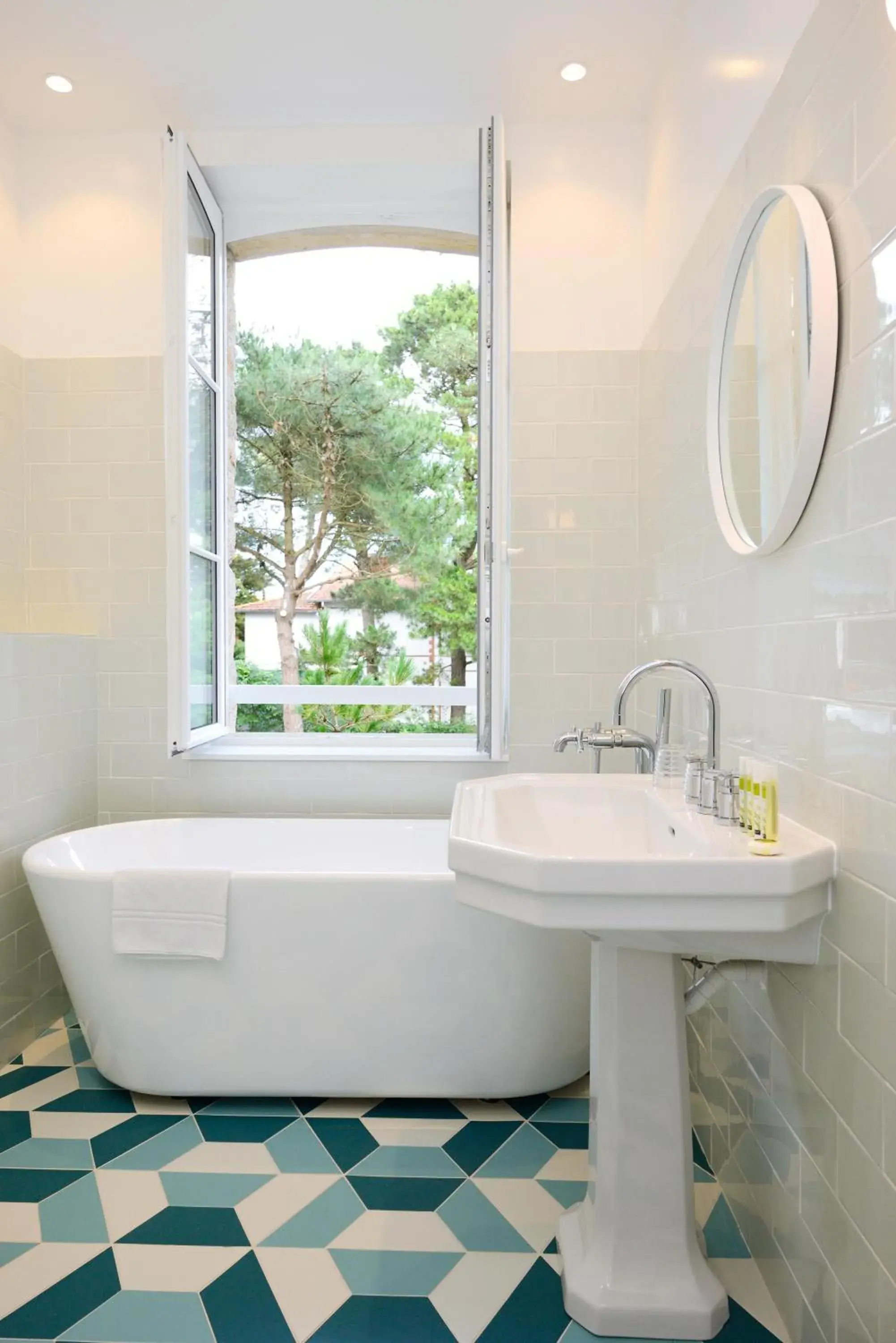 Bathroom in Hôtel Le Saint Christophe