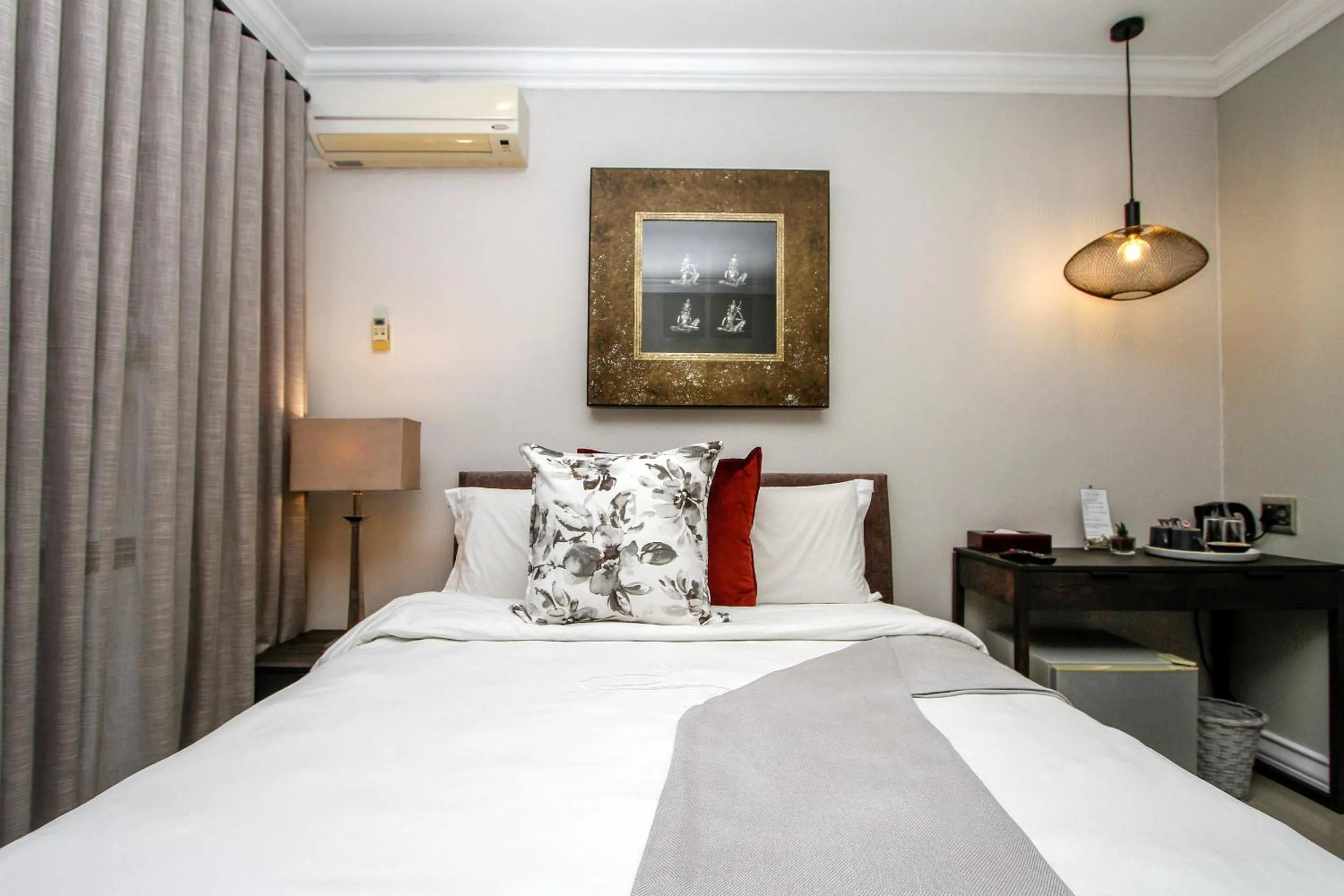 Bed in Sanchia Luxury Guest House