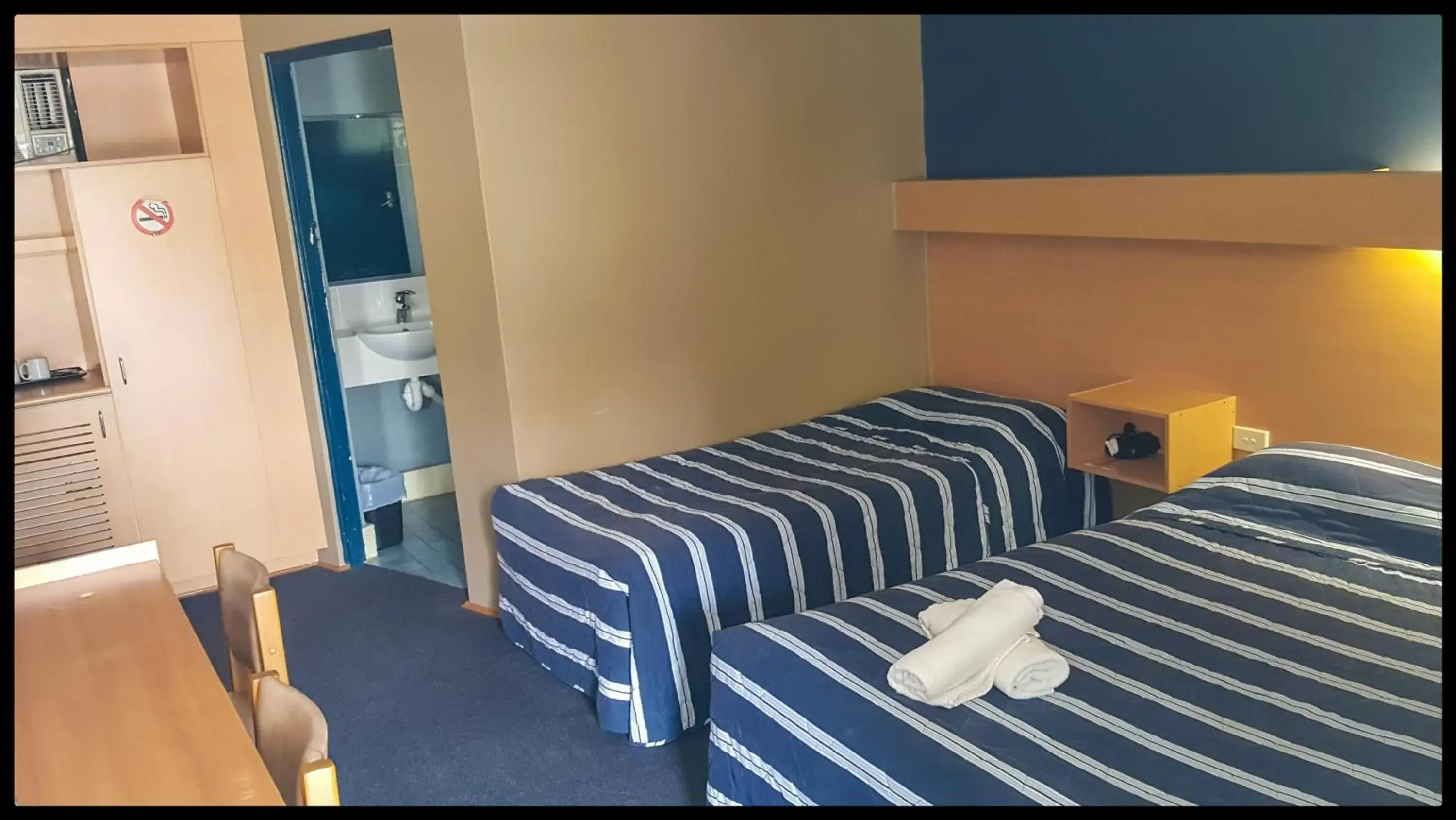 Bed in Windsor Motel