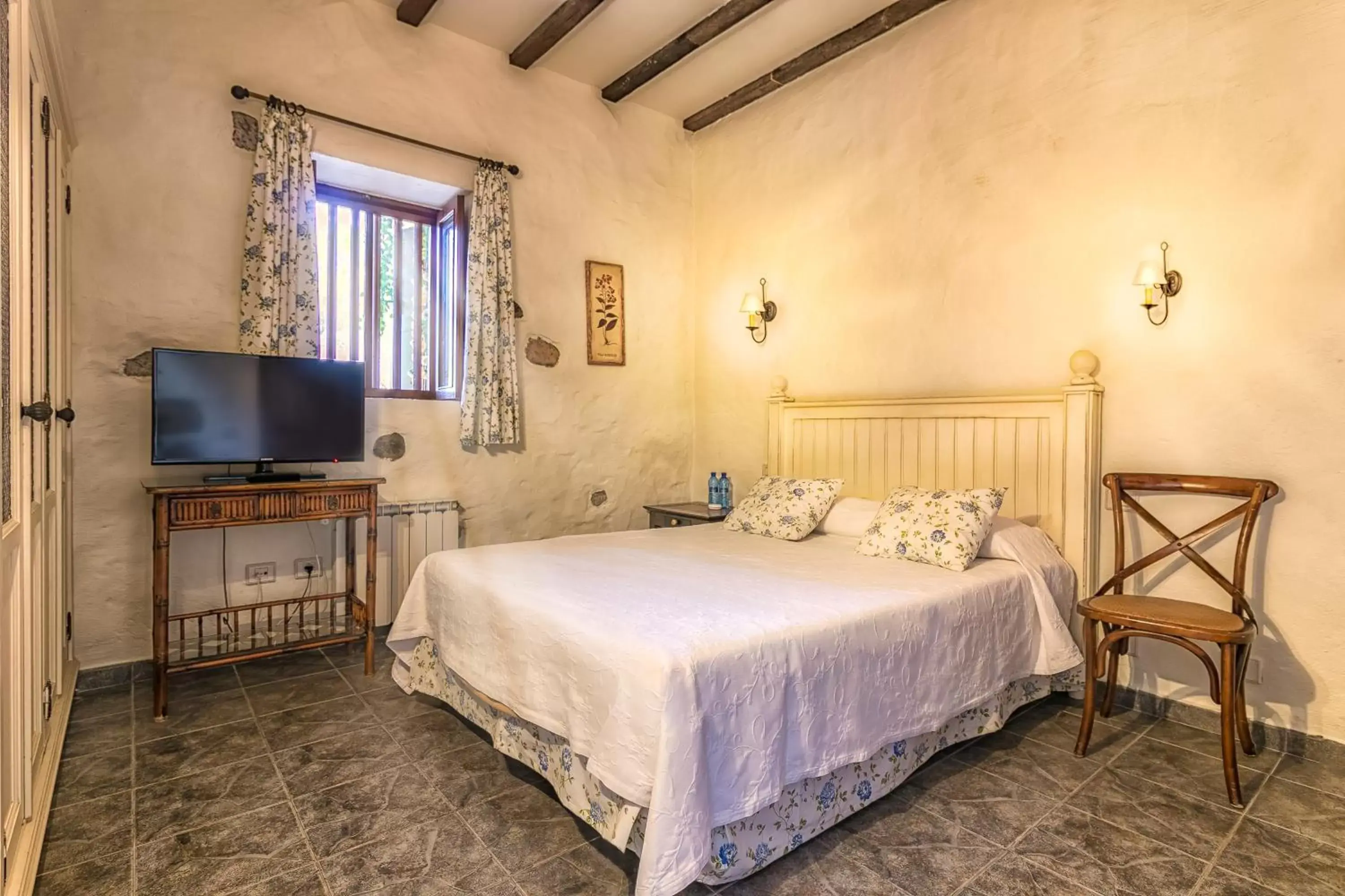 Photo of the whole room, Bed in Hotel Rural LIVVO Maipez