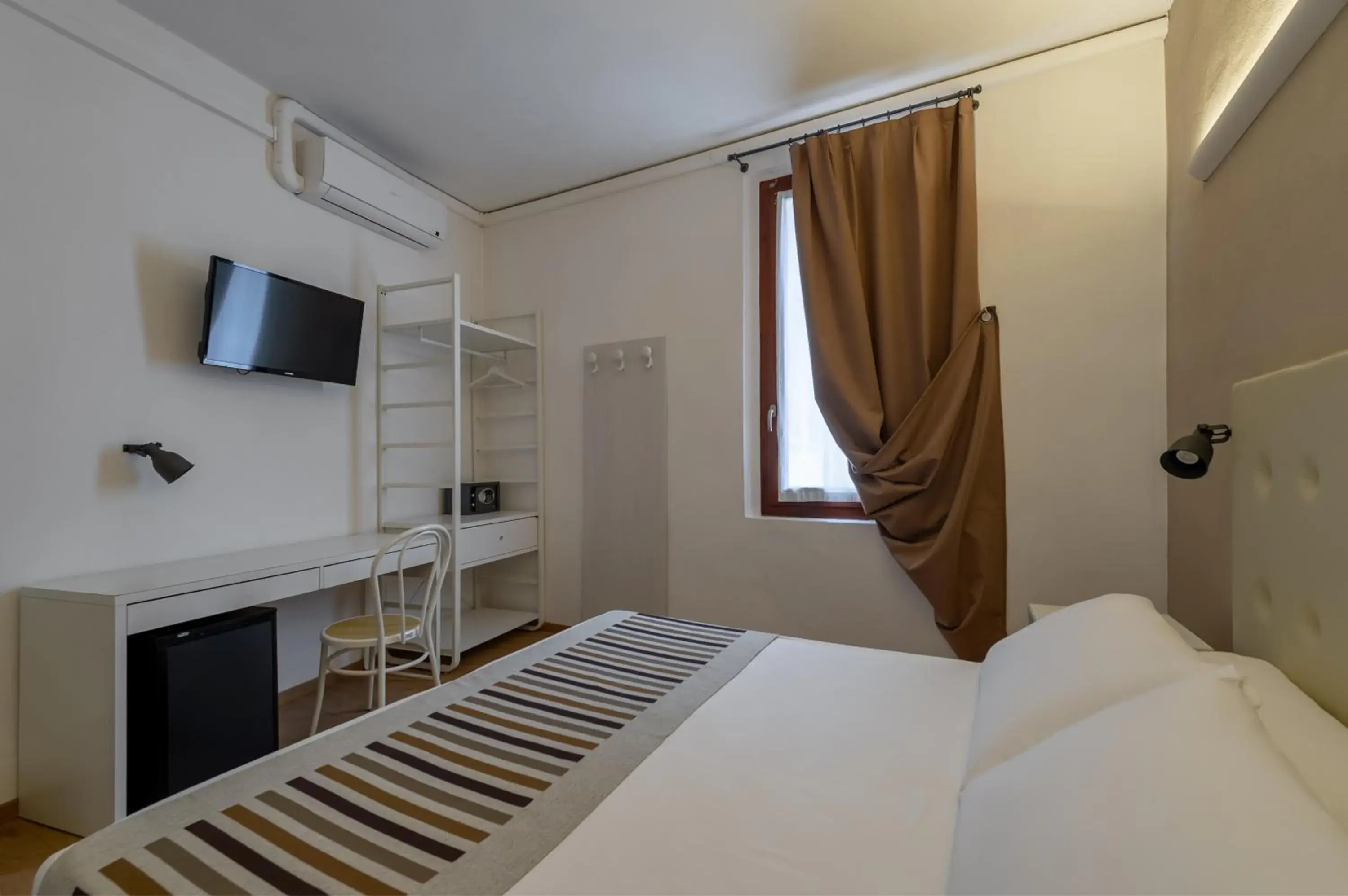 TV and multimedia, Bed in Hotel Mantegna Stazione