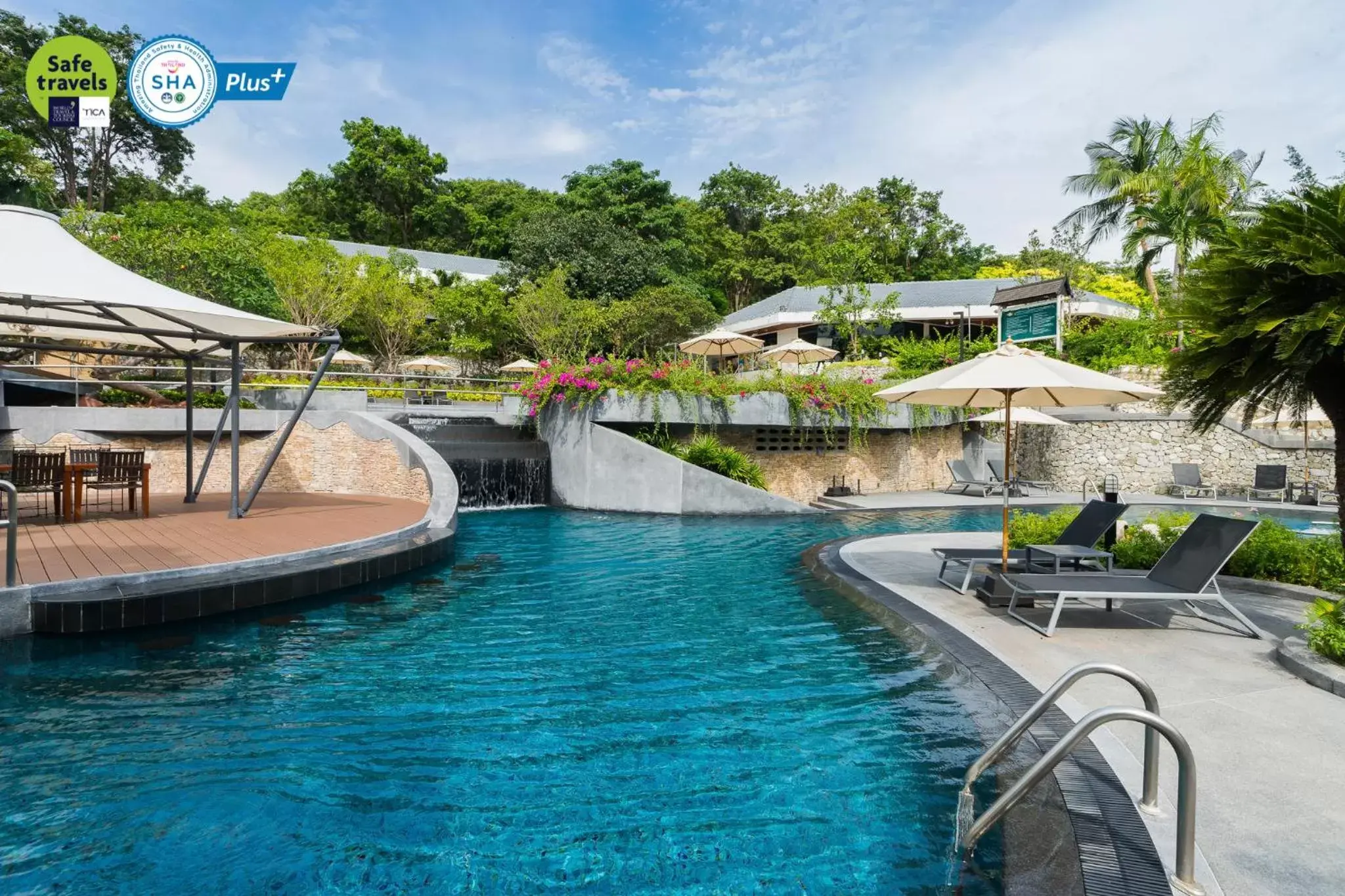 Swimming Pool in Royal Wing Suites & Spa Pattaya