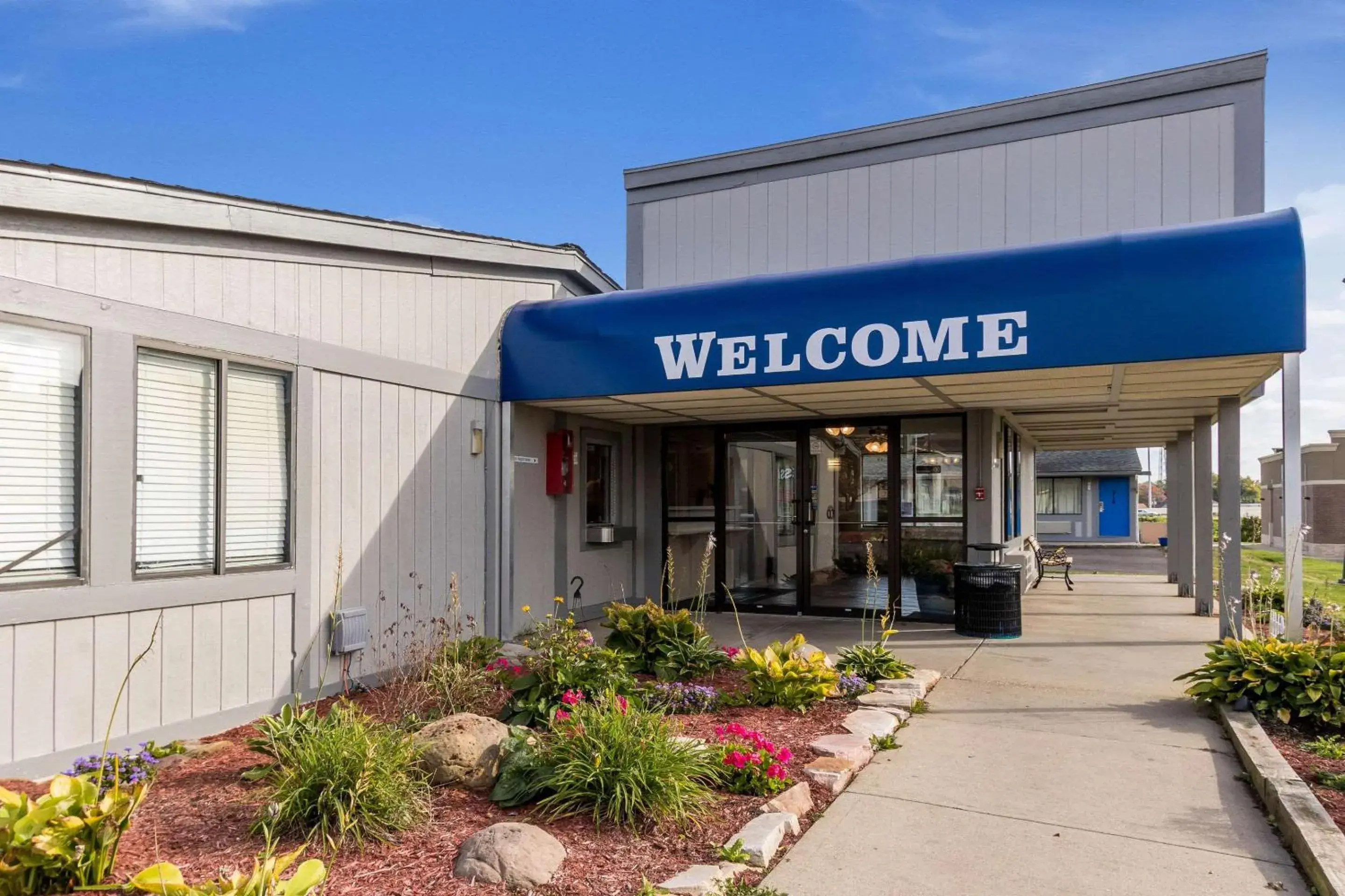 Property building in Rodeway Inn Near Hall of Fame Property building in Rodeway Inn Near Hall of Fame