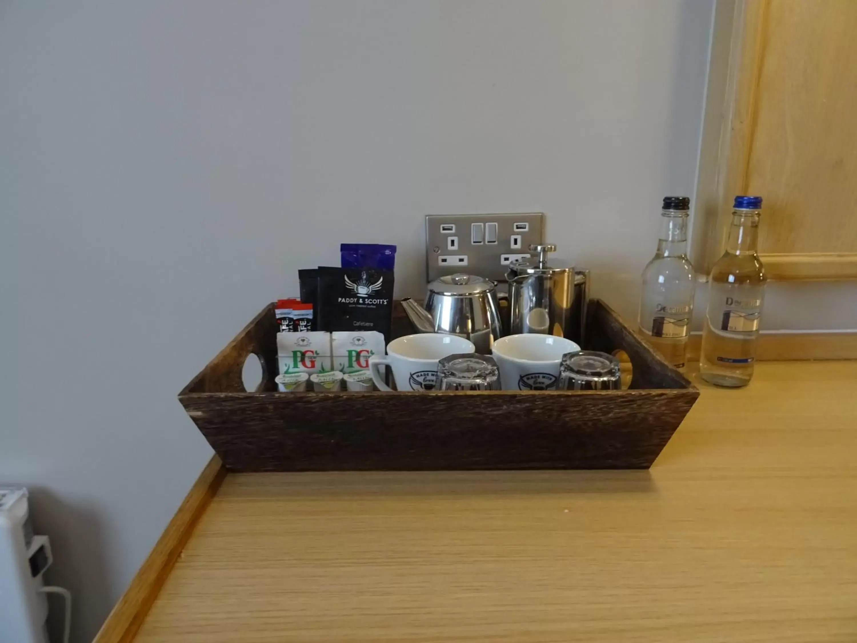 Coffee/tea facilities in Boat & Horses Inn