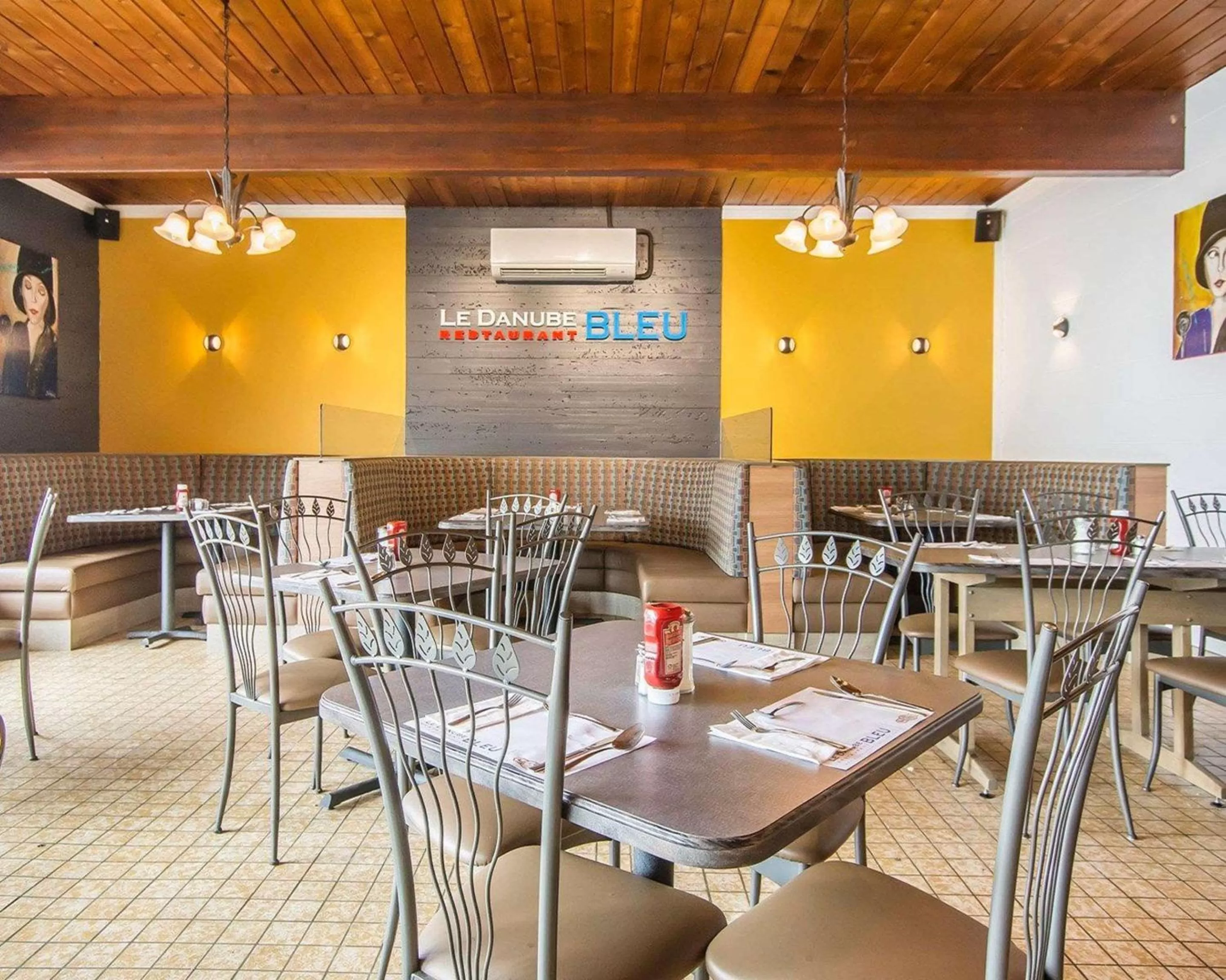 Restaurant/Places to Eat in Econo Lodge Forestville