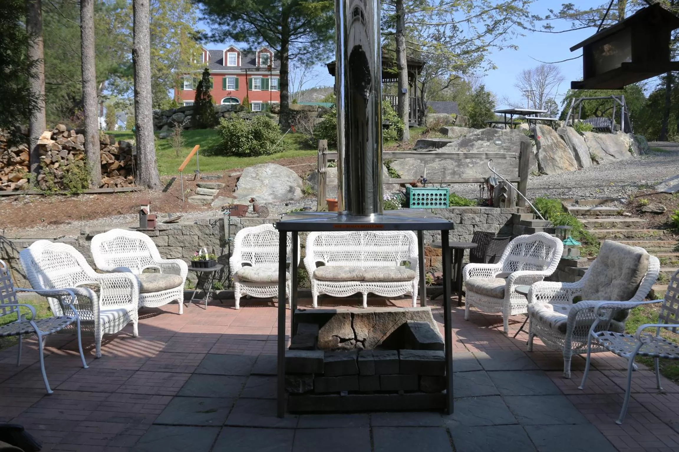 Patio in Camden Riverhouse Hotel and Inn