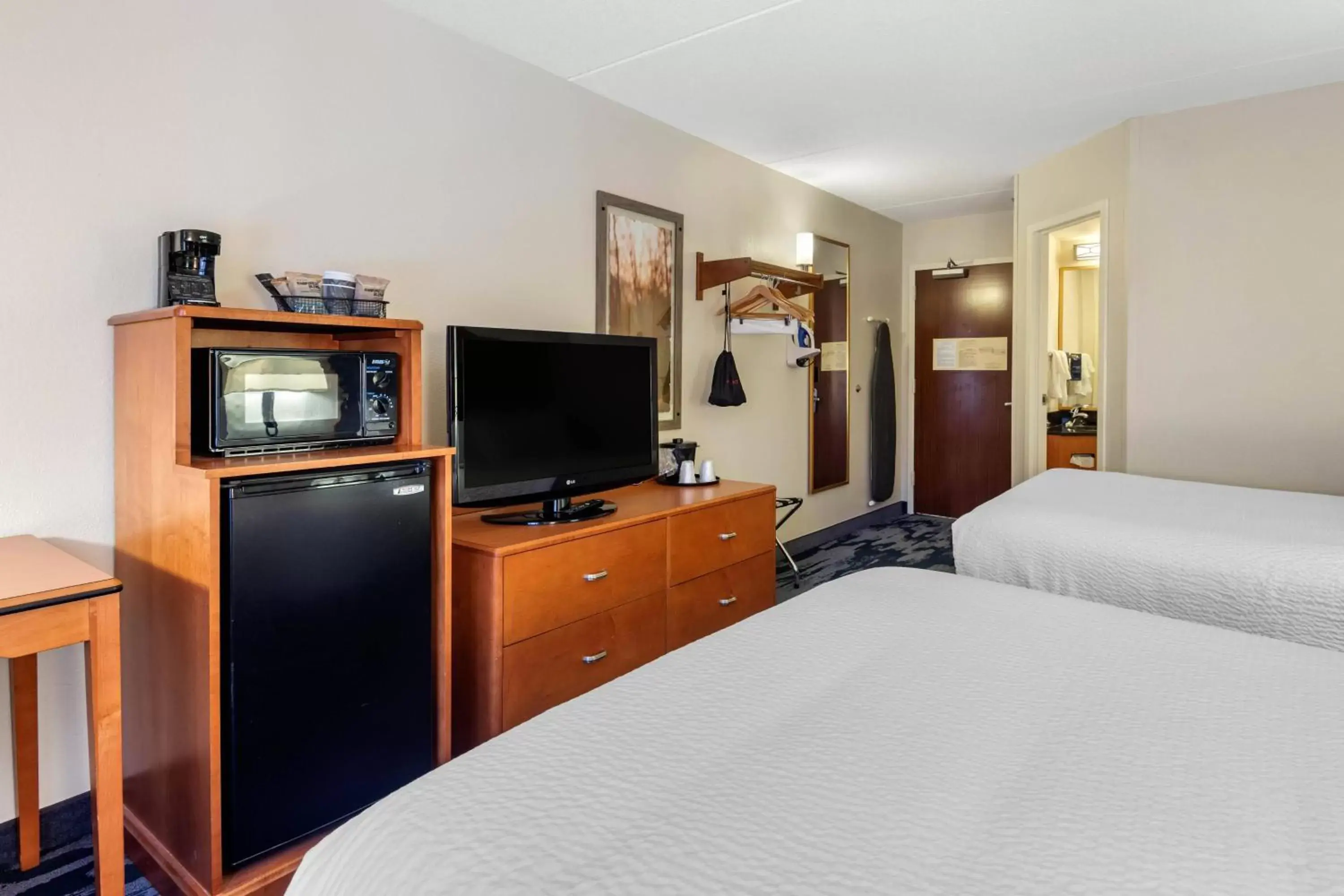 Photo of the whole room, TV/Entertainment Center in Fairfield Inn Portland Maine Mall