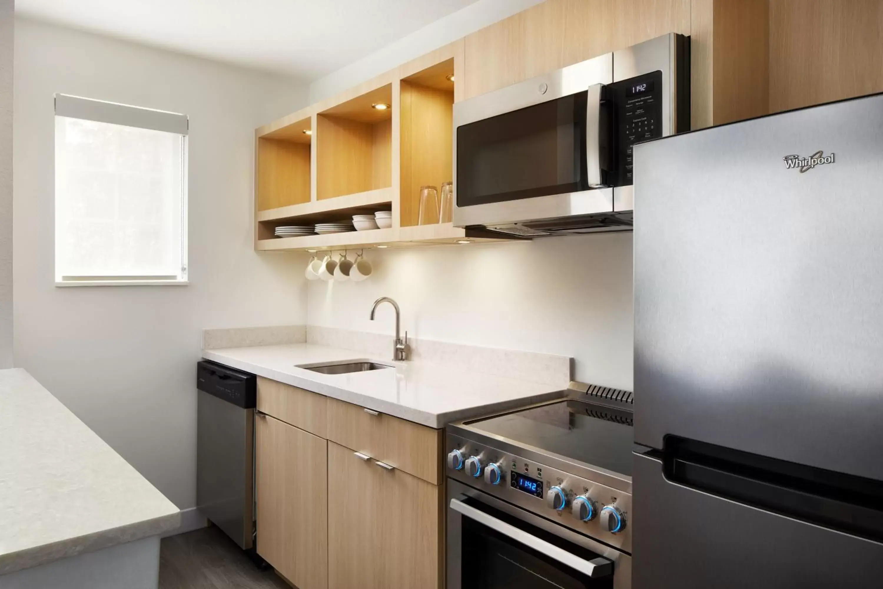 Bedroom, Kitchen/Kitchenette in TownePlace Suites Dulles Airport