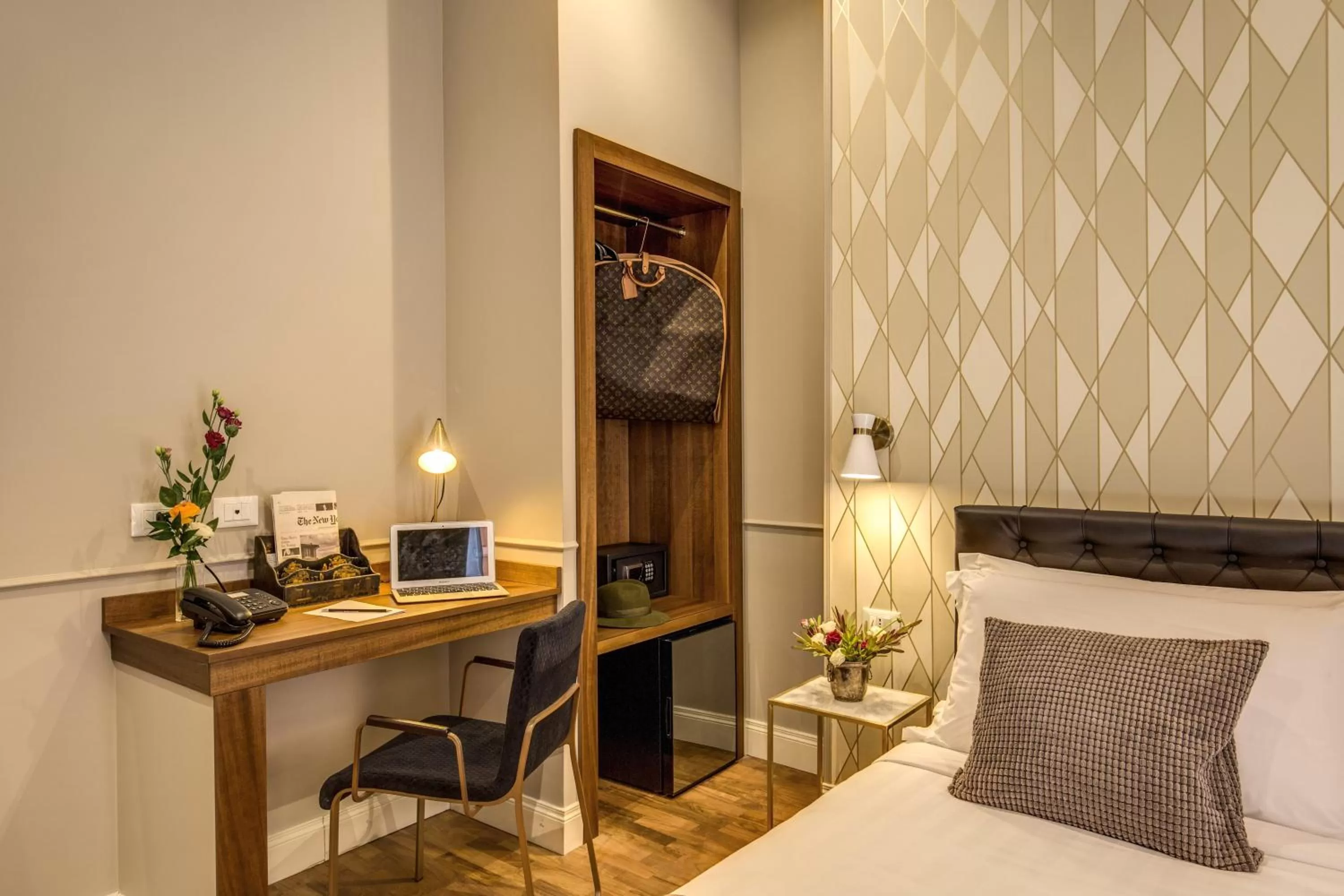 Bed in Charme Spagna Boutique Hotel