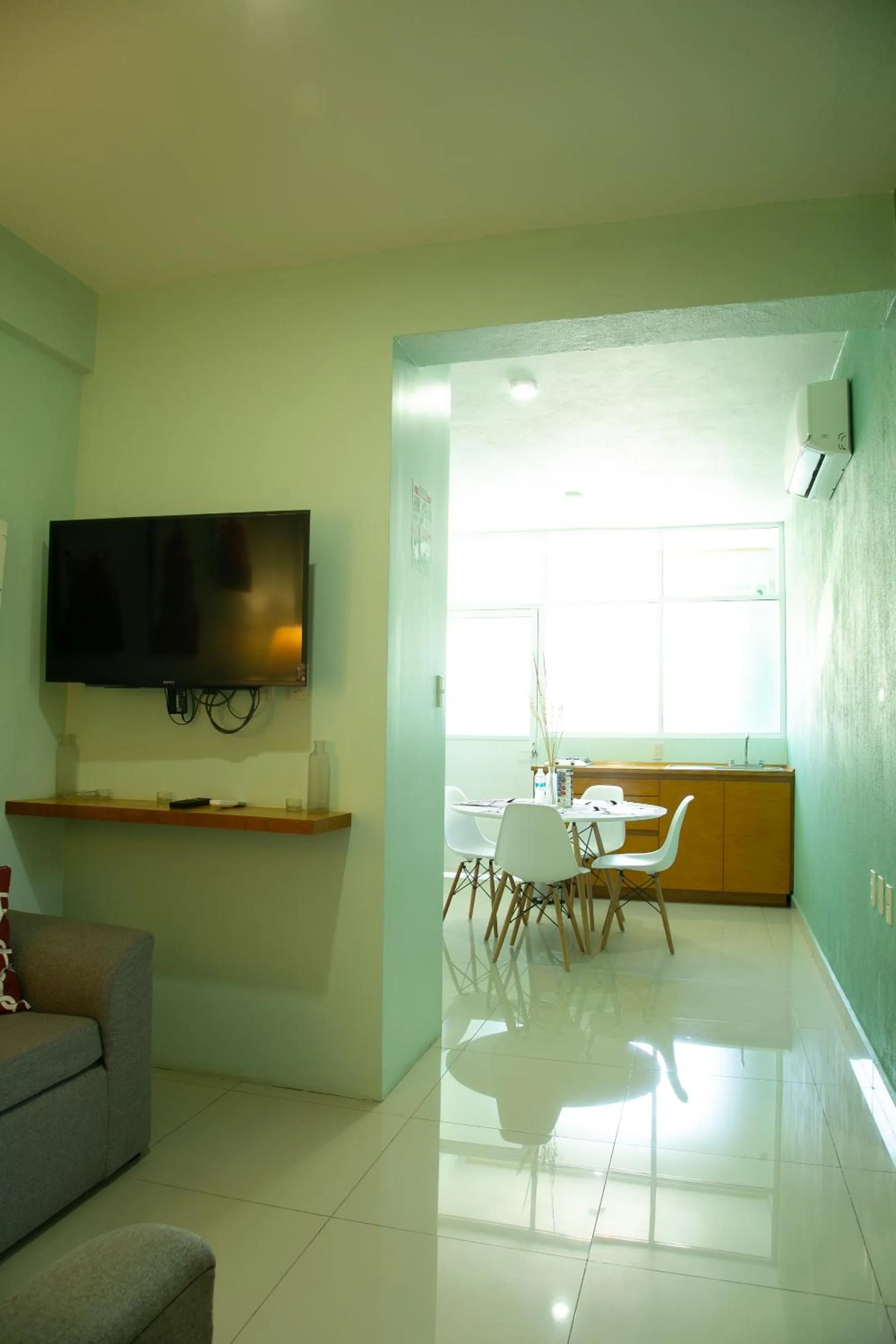 TV and multimedia in Relax Inn Suites