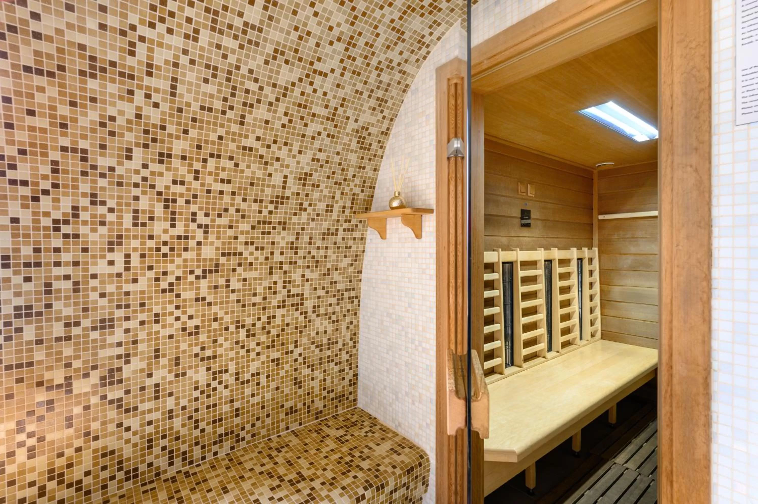 Sauna, Bed in Nemzeti Hotel Budapest - MGallery Collection