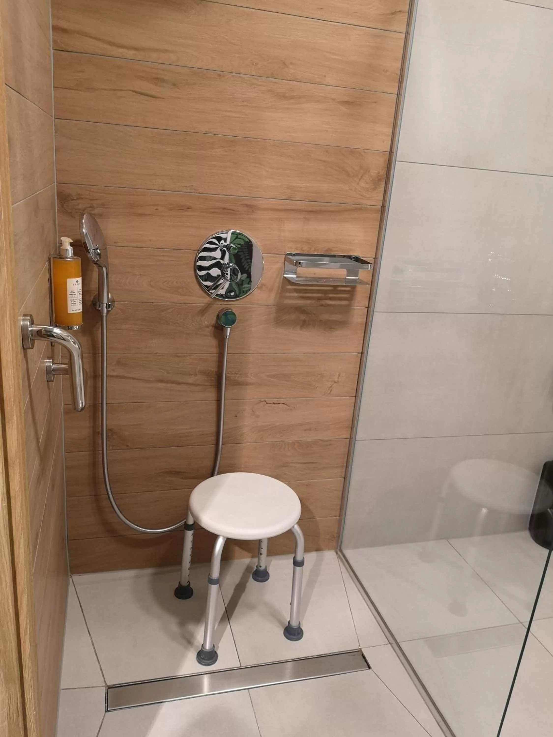 Shower in FOLGA - Hotel, Restauracja, Browar, SPA
