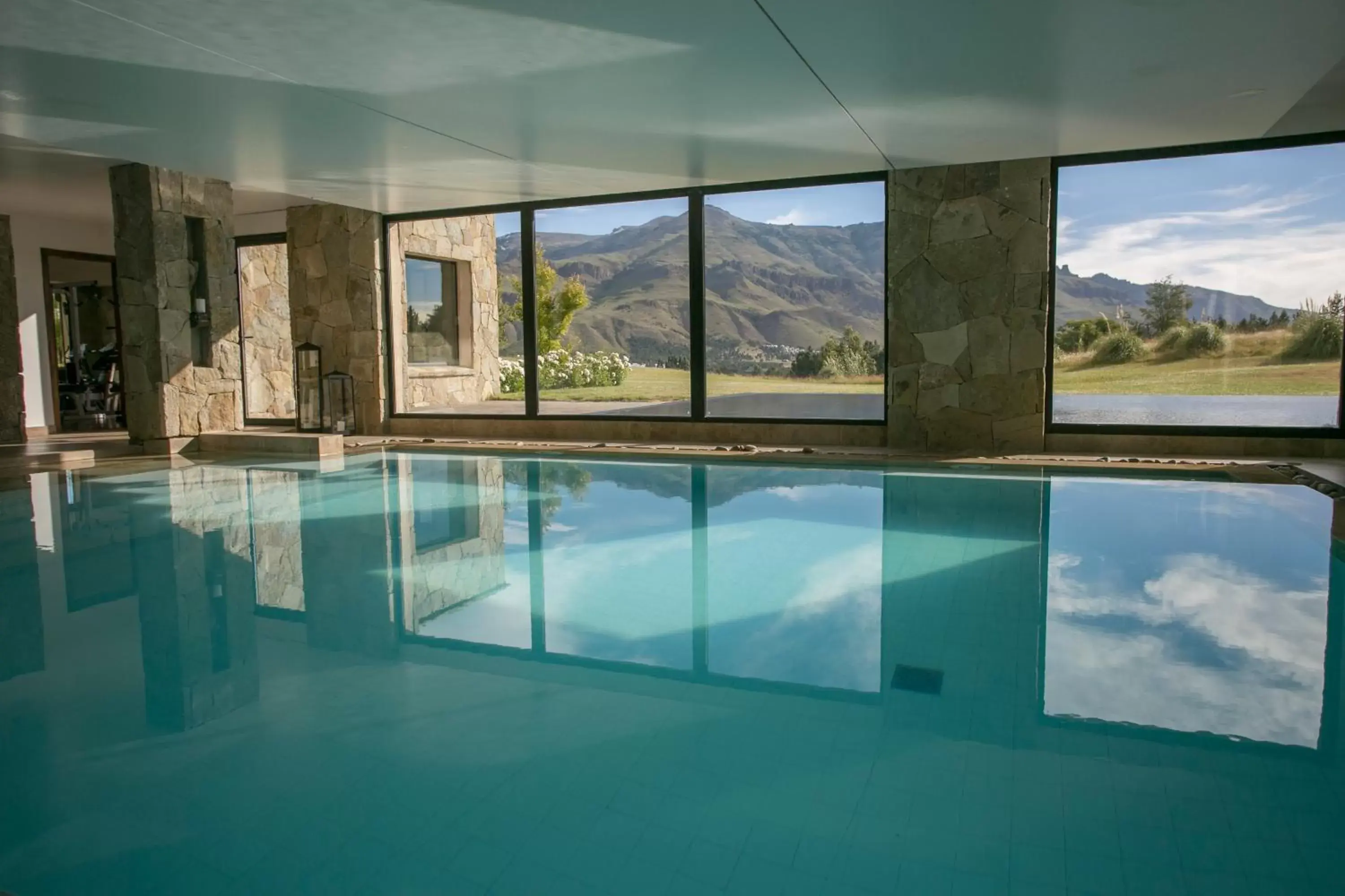 Mountain view, Swimming Pool in Loi Suites Chapelco Hotel