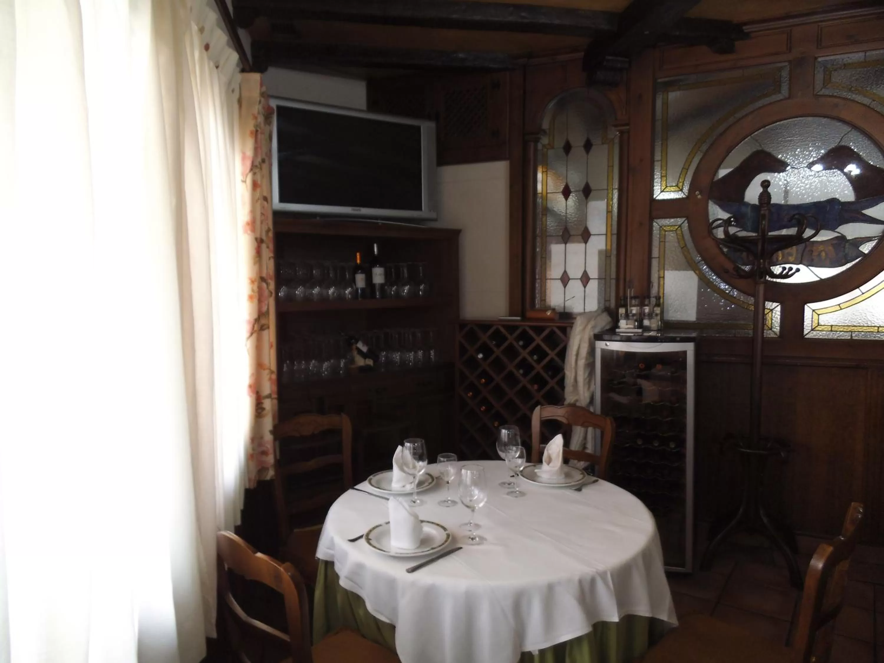 Restaurant/Places to Eat in Hostal Los Galgos