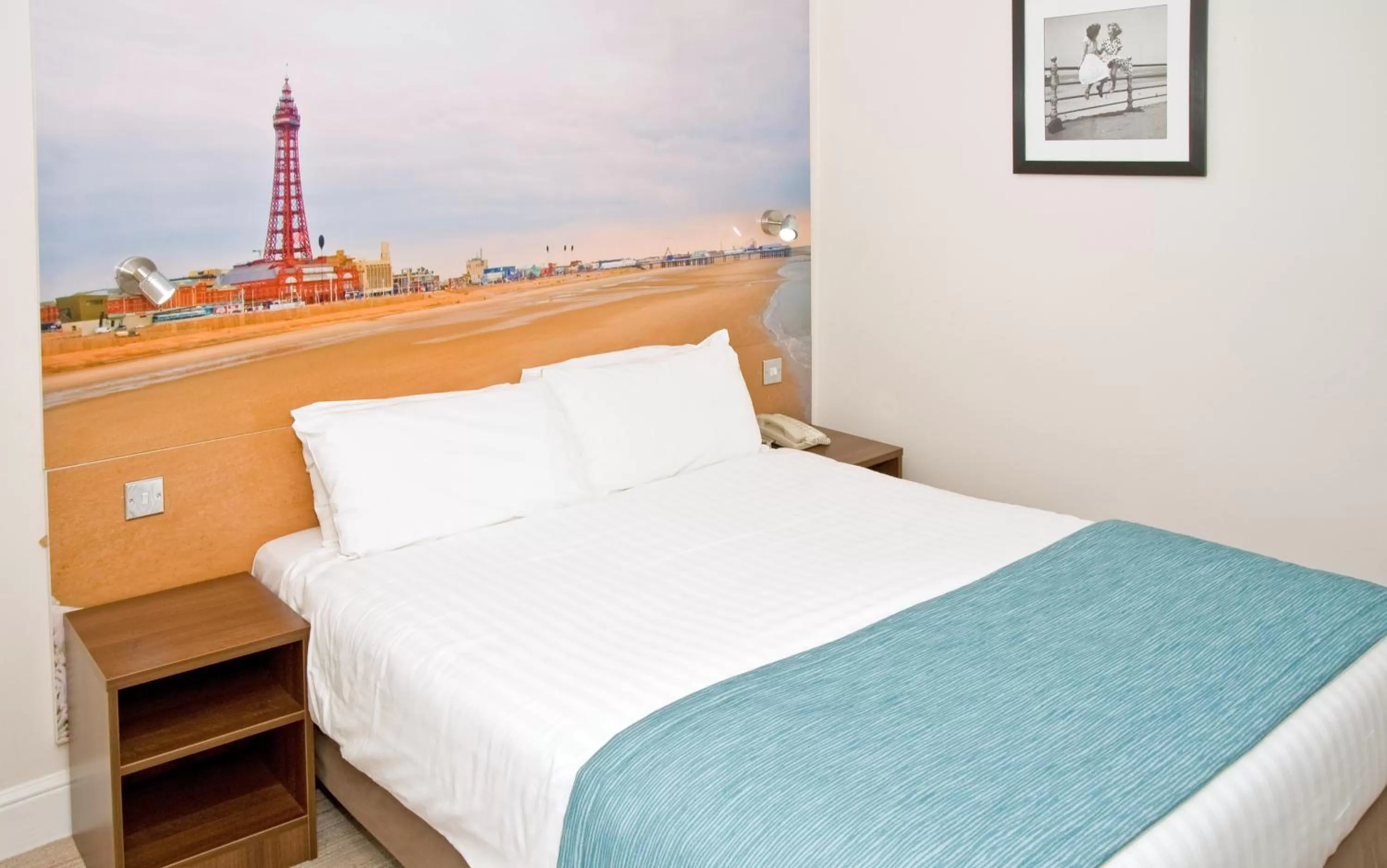 Bed in Best Western Carlton Hotel