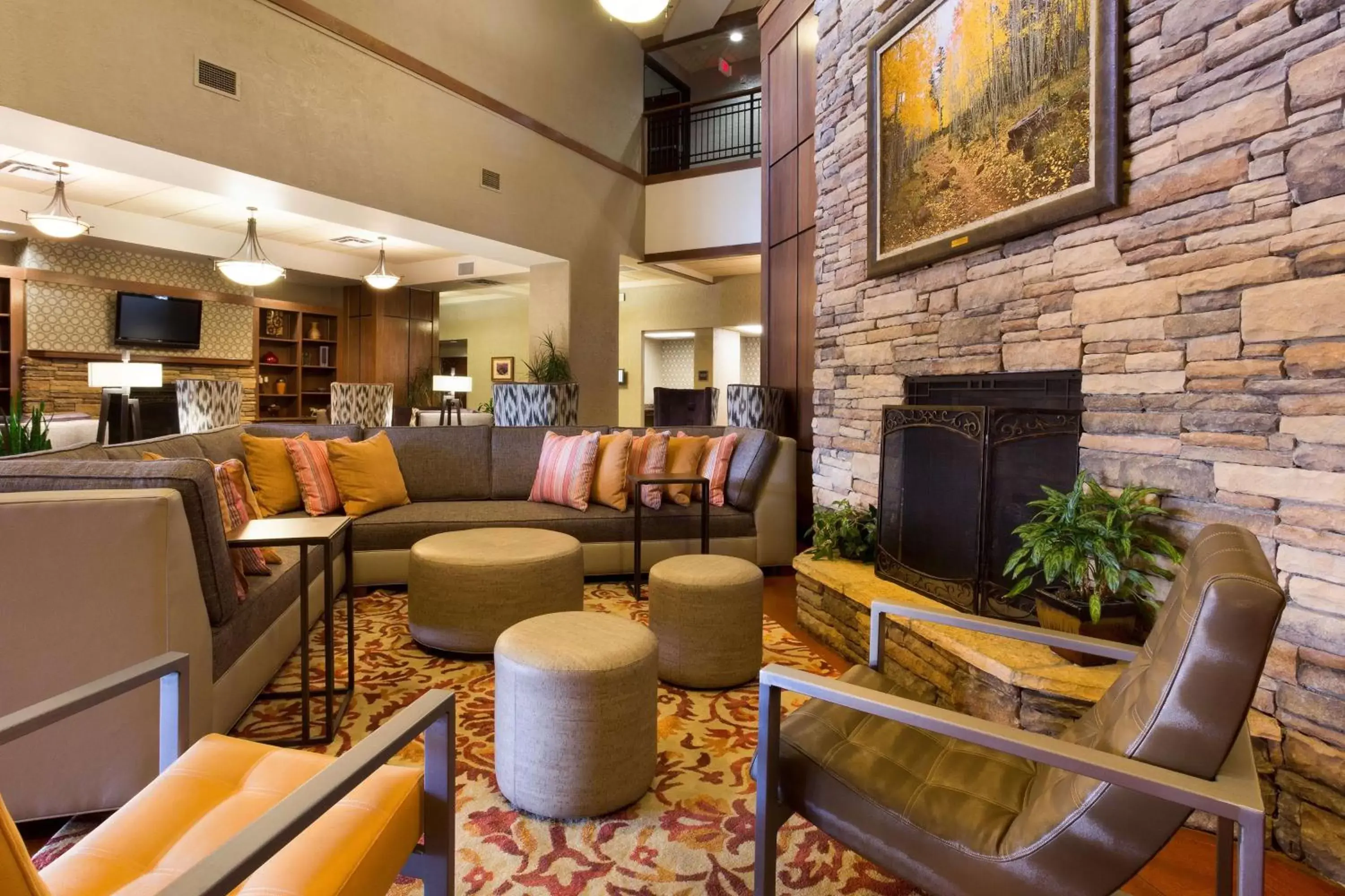 Lobby or reception, Lounge/Bar in Drury Inn & Suites Flagstaff