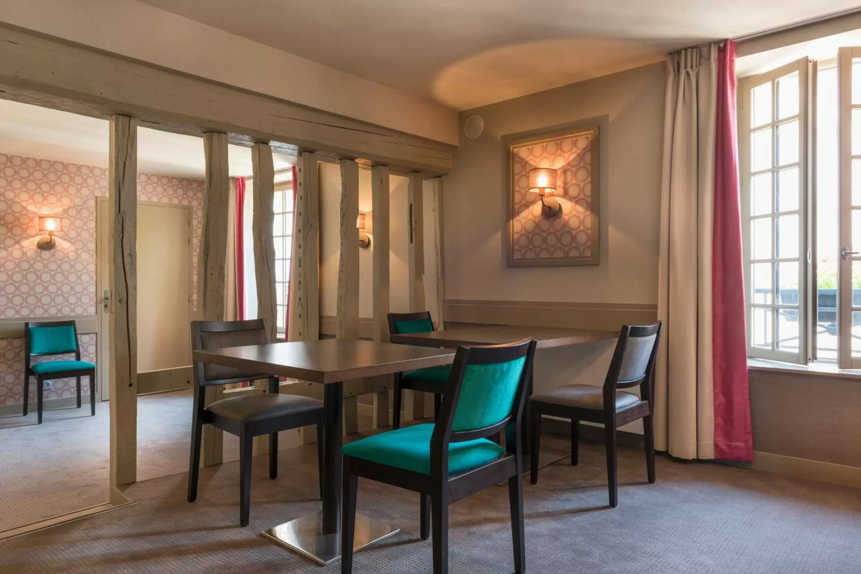 Banquet/Function facilities, Seating Area in Hôtel Aux Vieux Remparts, The Originals Relais