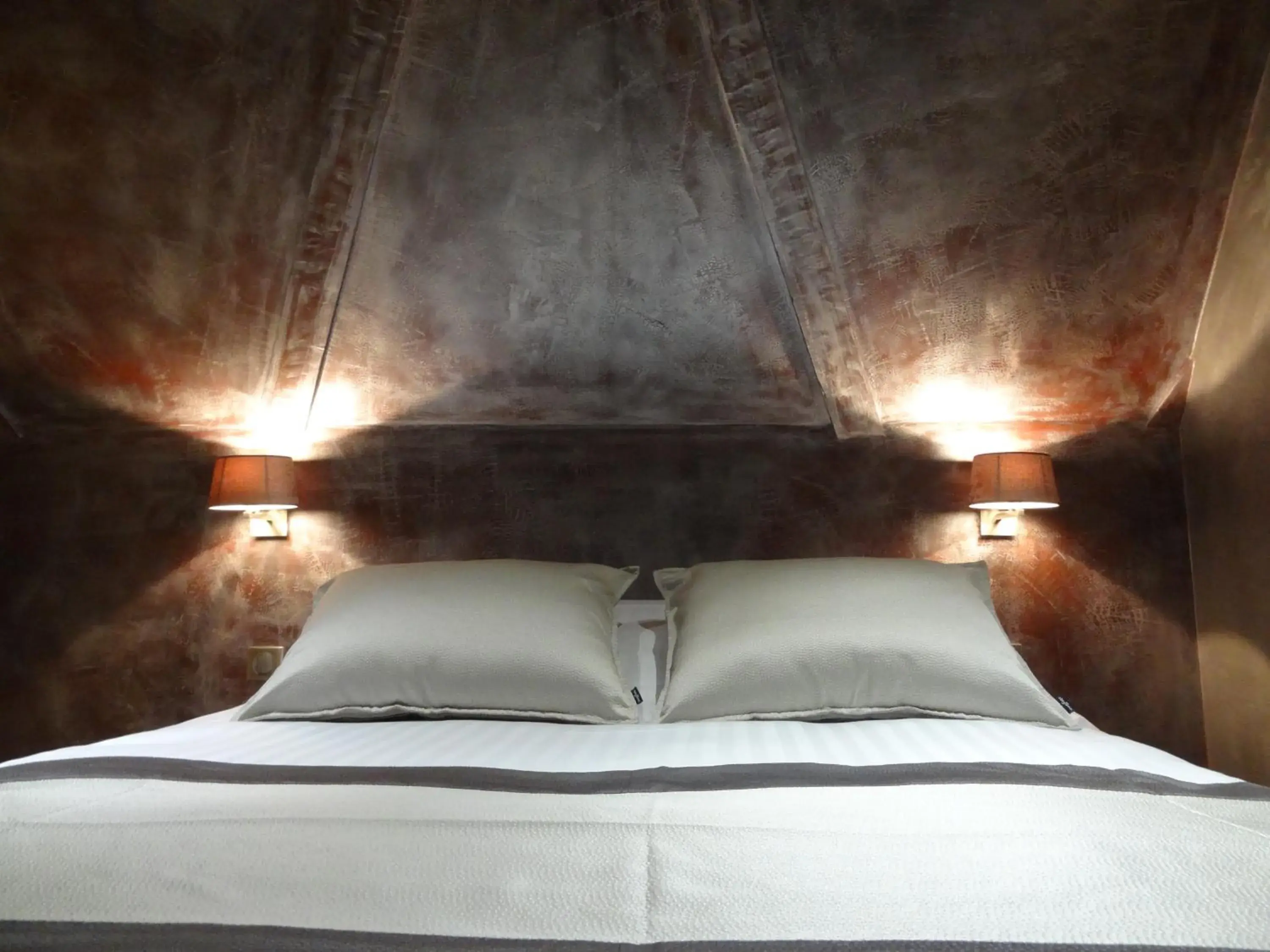 Bed in Le 1615 - Luxe et Spa