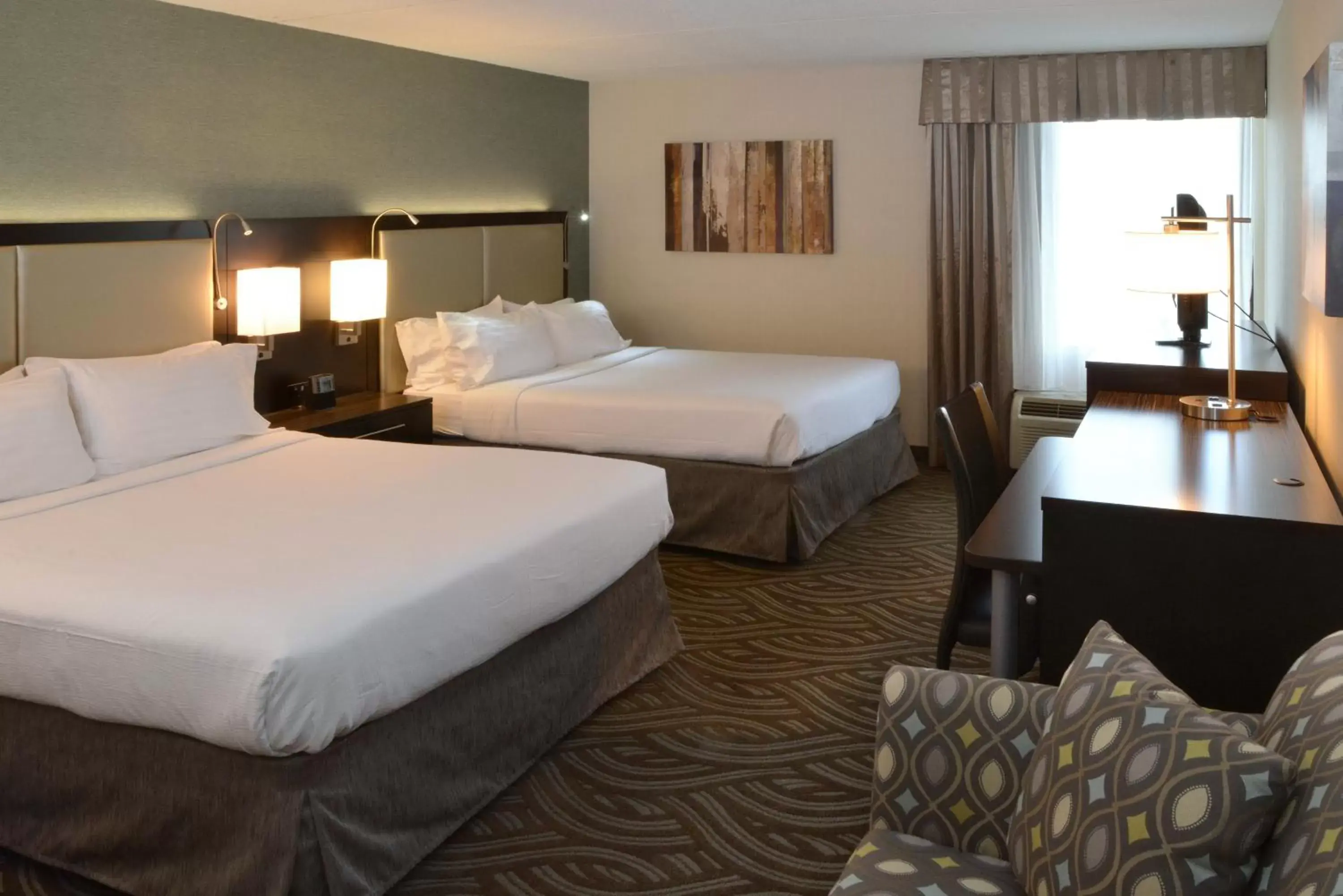 Photo of the whole room, Bed in Holiday Inn Youngstown-South - Boardman, an IHG Hotel