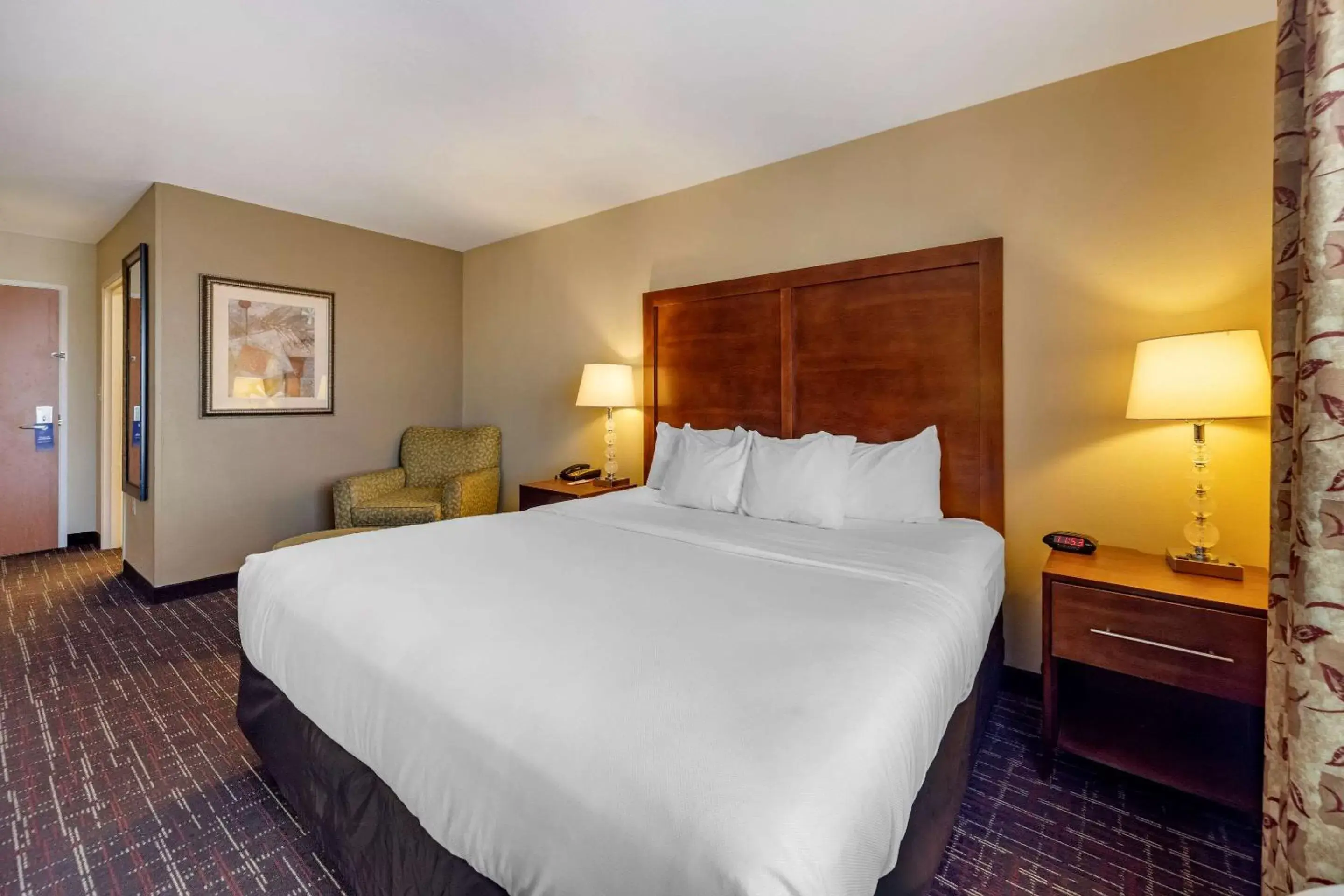 Photo of the whole room, Bed in Comfort Inn & Suites Shawnee North near I-40 Photo of the whole room, Bed in Comfort Inn & Suites Shawnee North near I-40