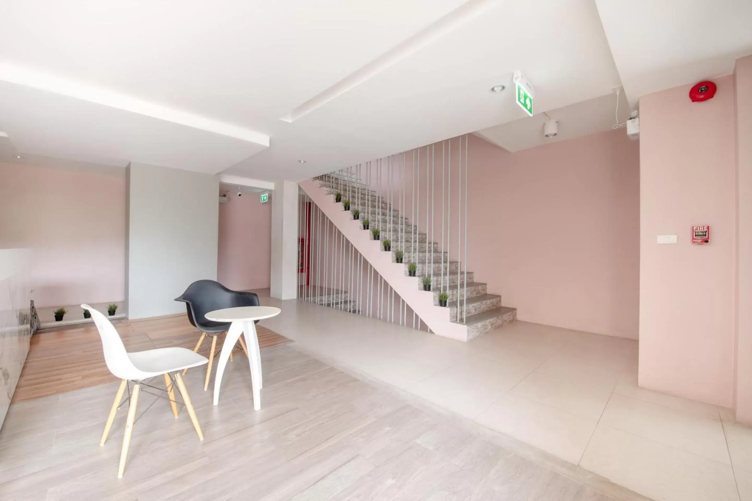 Lobby or reception, Seating Area in Blooming Hill Boutique Suites