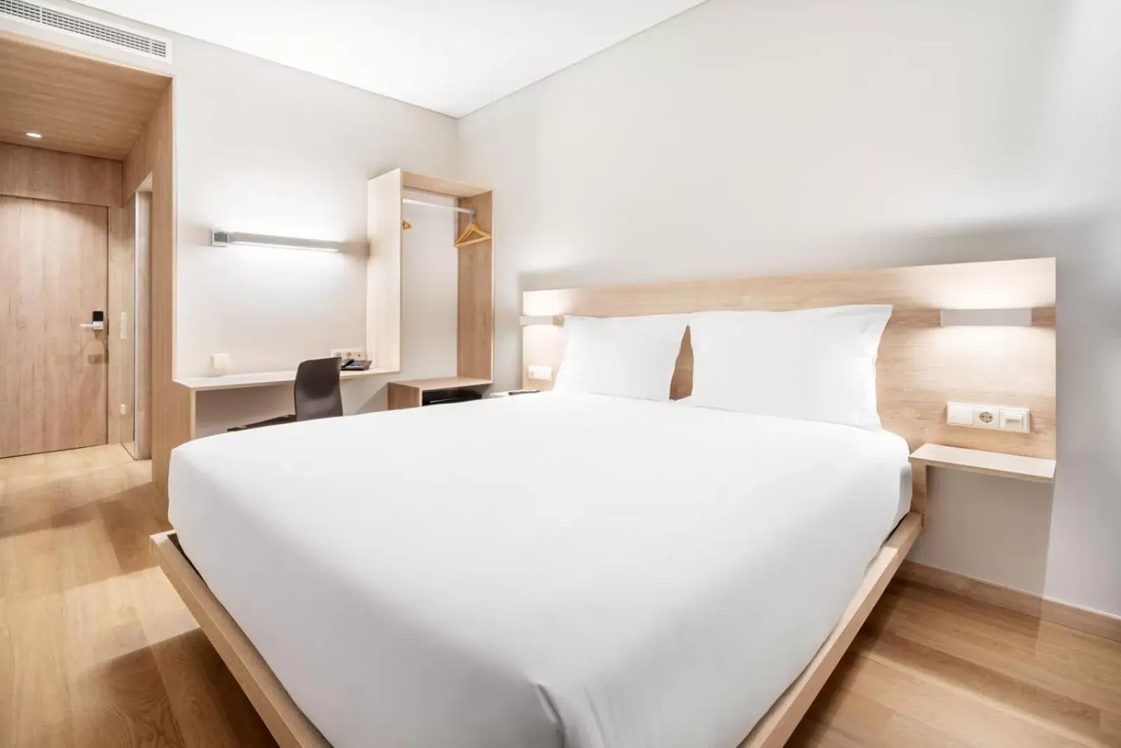 Bed in Moov Hotel Lisboa Oriente