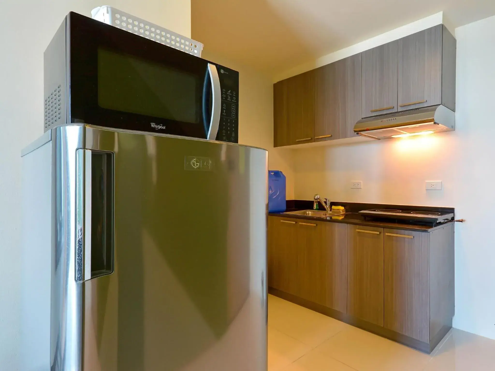 Kitchen/Kitchenette in Currency Serviced Suites