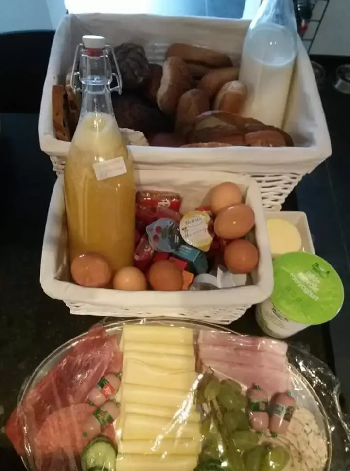 Continental breakfast, Food in Vakantiehuis B&B de Bosrand Groesbeek