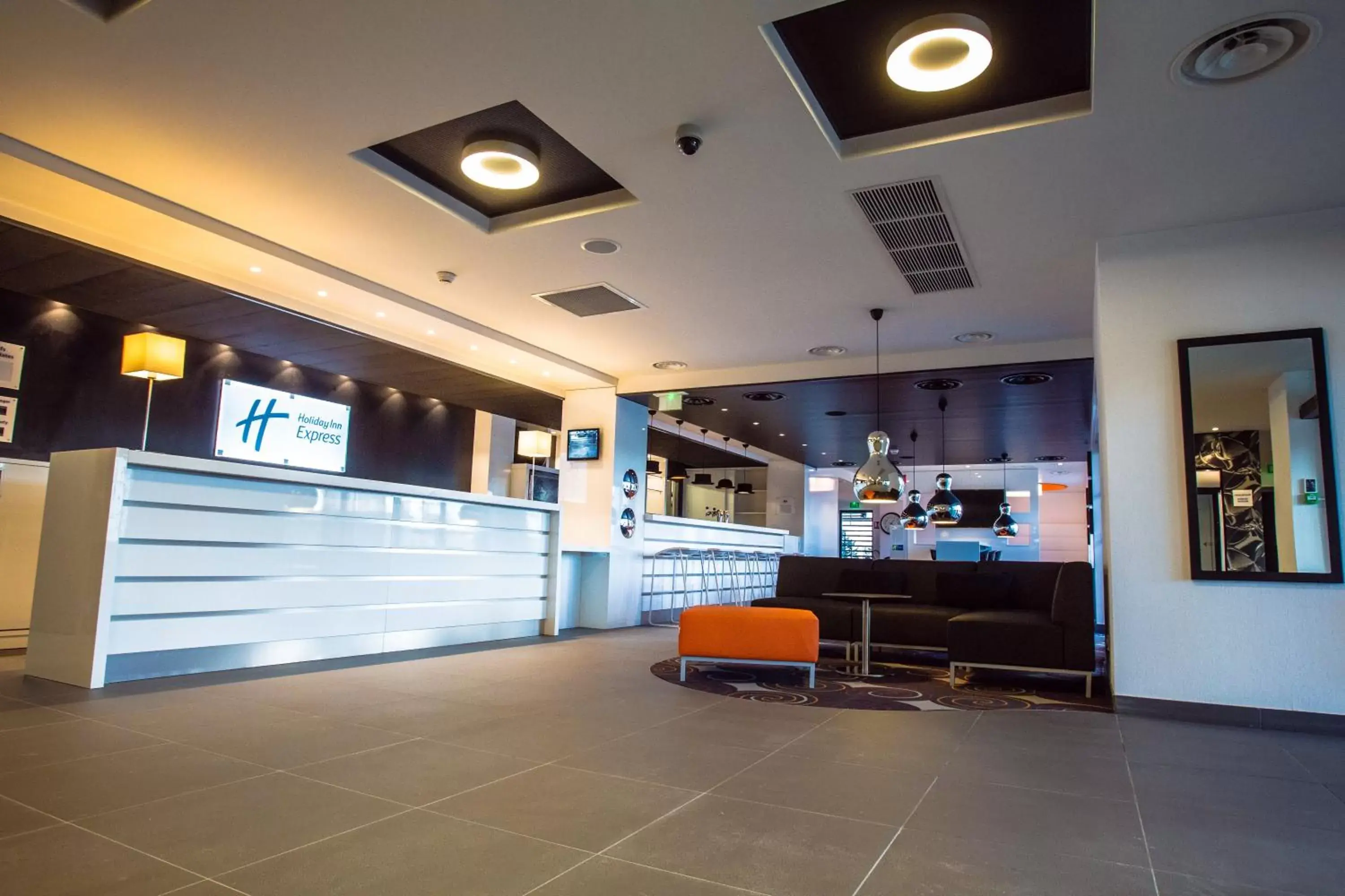 Property building, Lobby/Reception in Holiday Inn Express Dijon, an IHG Hotel