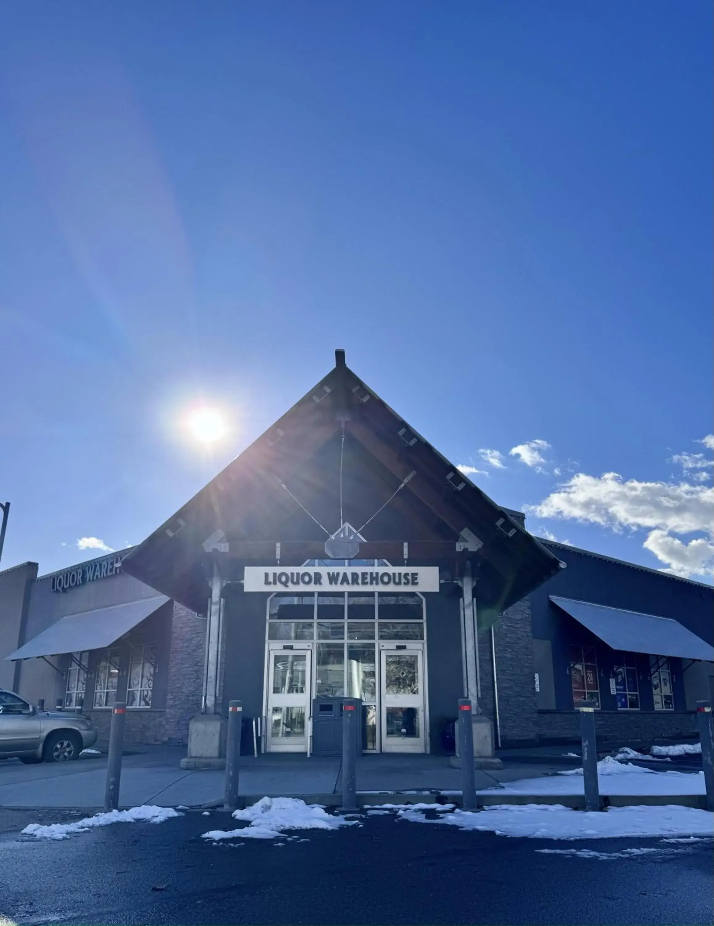 On-site shops, Winter in DIVYA SUTRA Riviera Plaza and Conference Centre, Vernon, BC