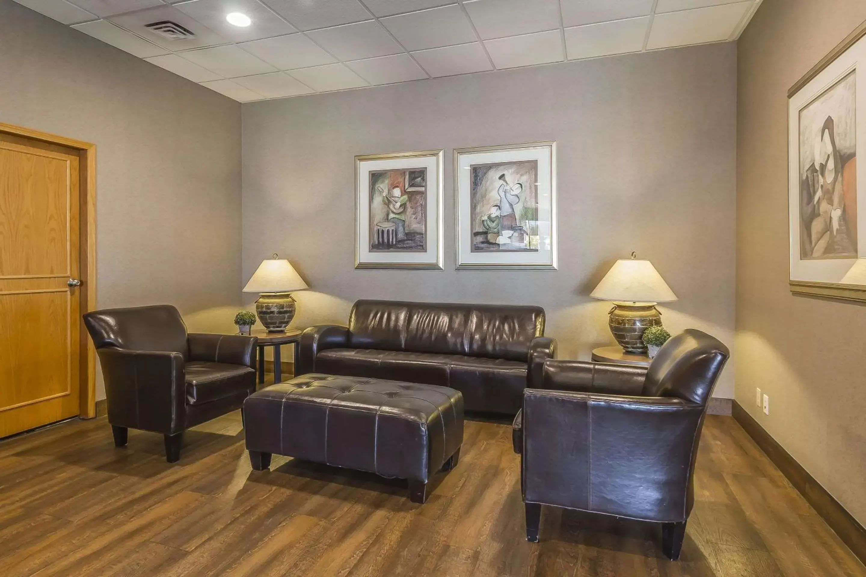 Lobby or reception, Seating Area in Quality Inn & Suites Saskatoon