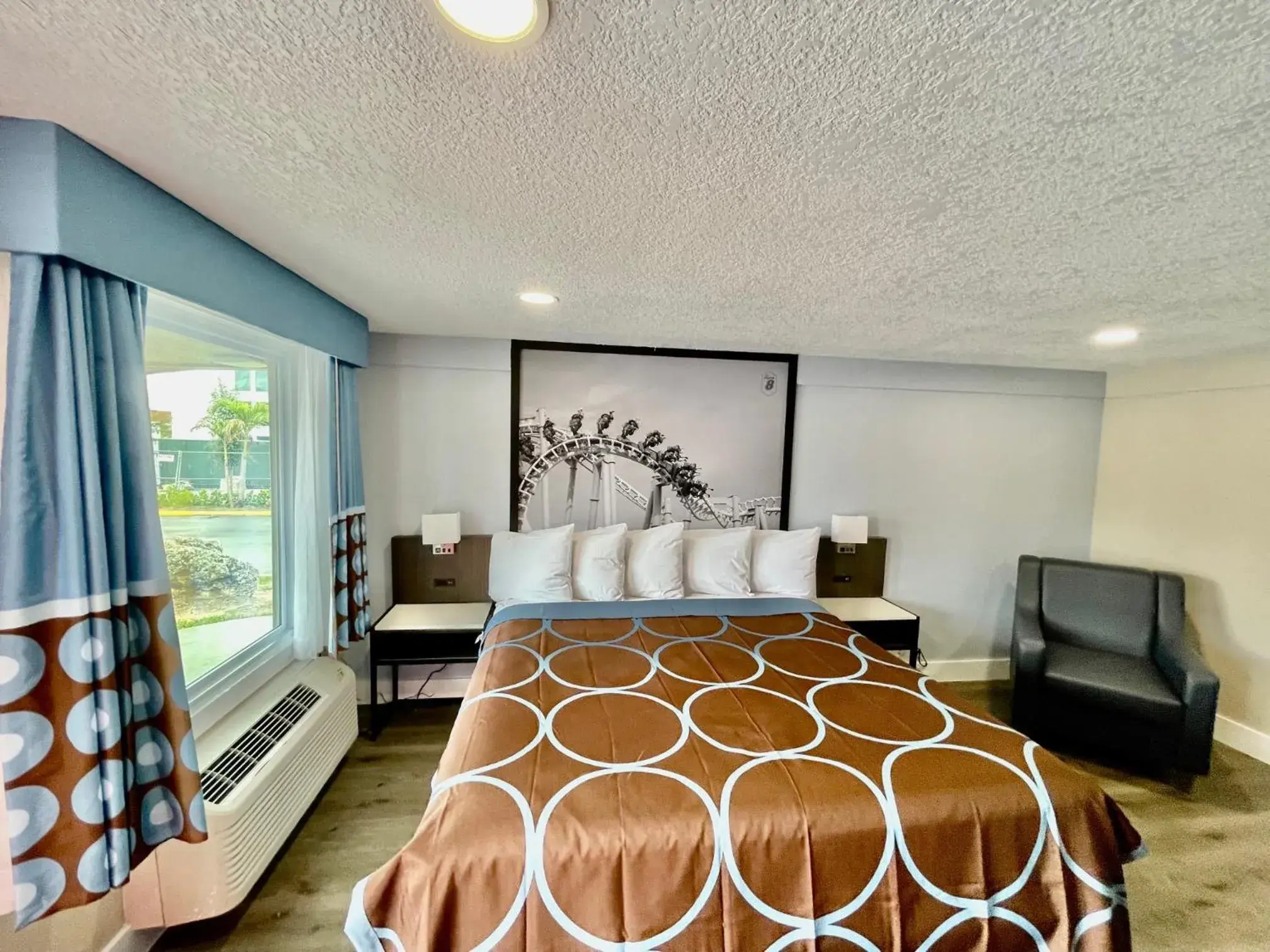 Bed in Super 8 by Wyndham Kissimmee-Orlando