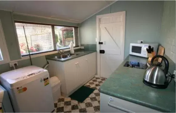 Kitchen/Kitchenette in Westbury Gingerbread Cottages