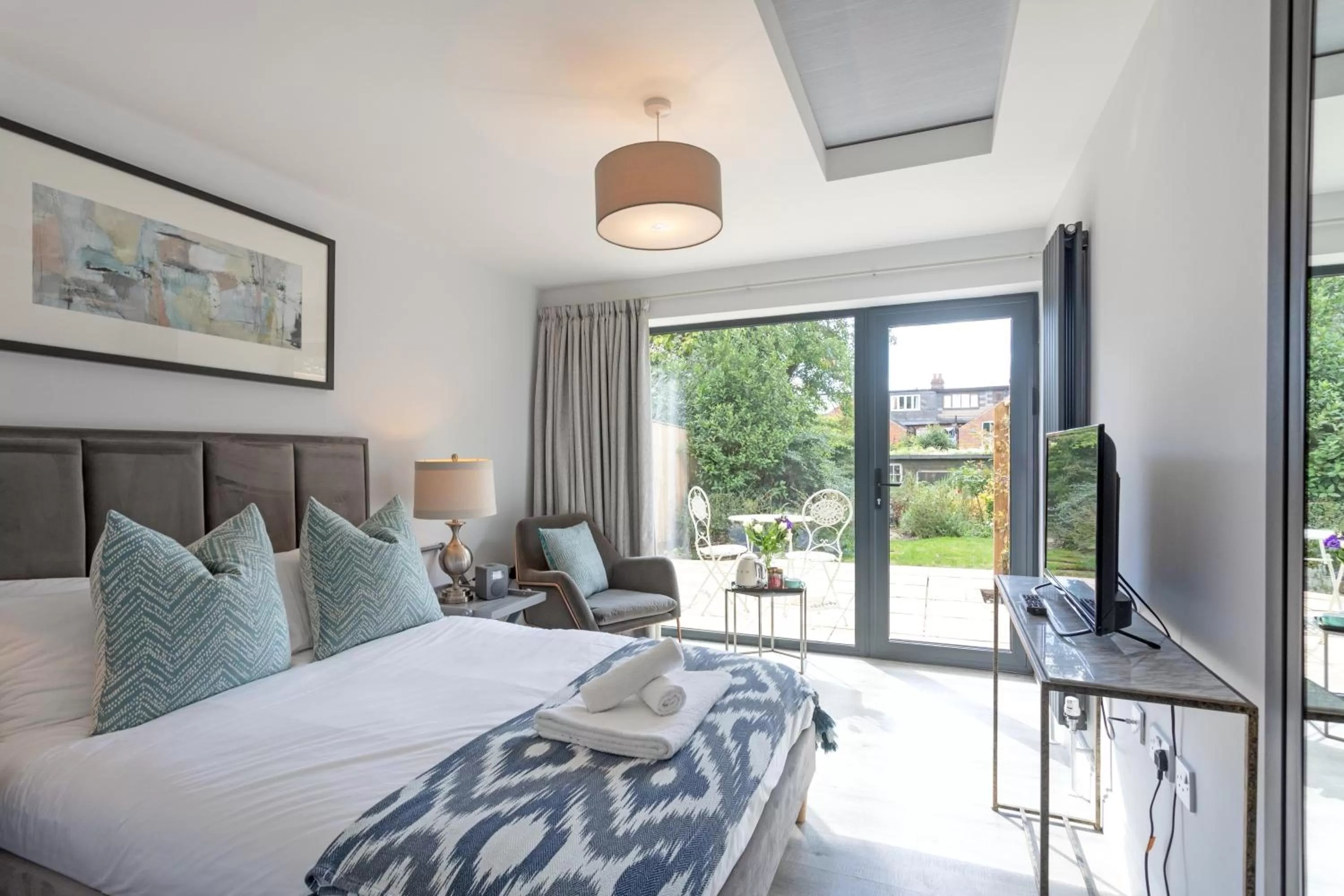 TV and multimedia, Bed in No.192 Oxford