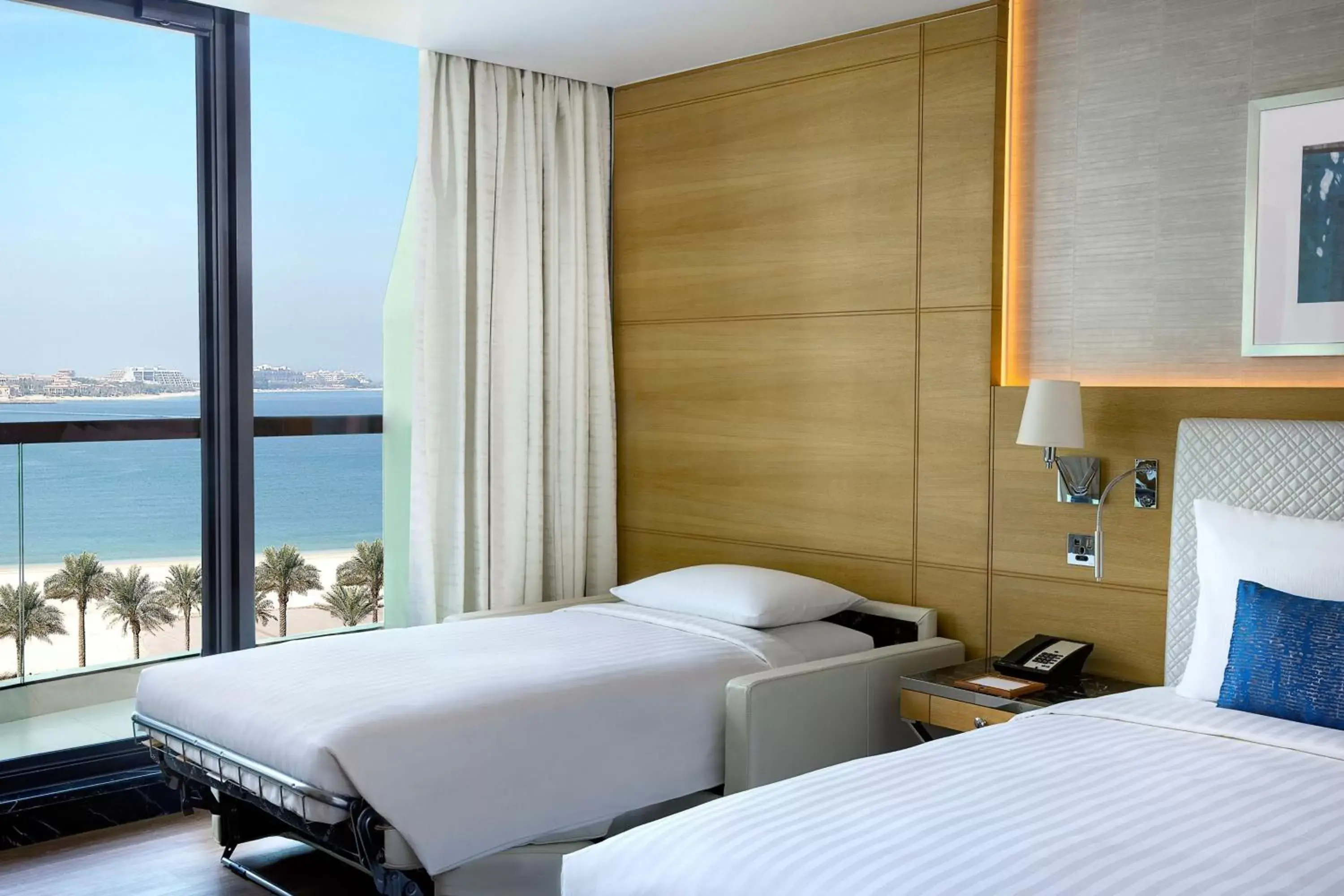 Photo of the whole room, Bed in Marriott Resort Palm Jumeirah, Dubai