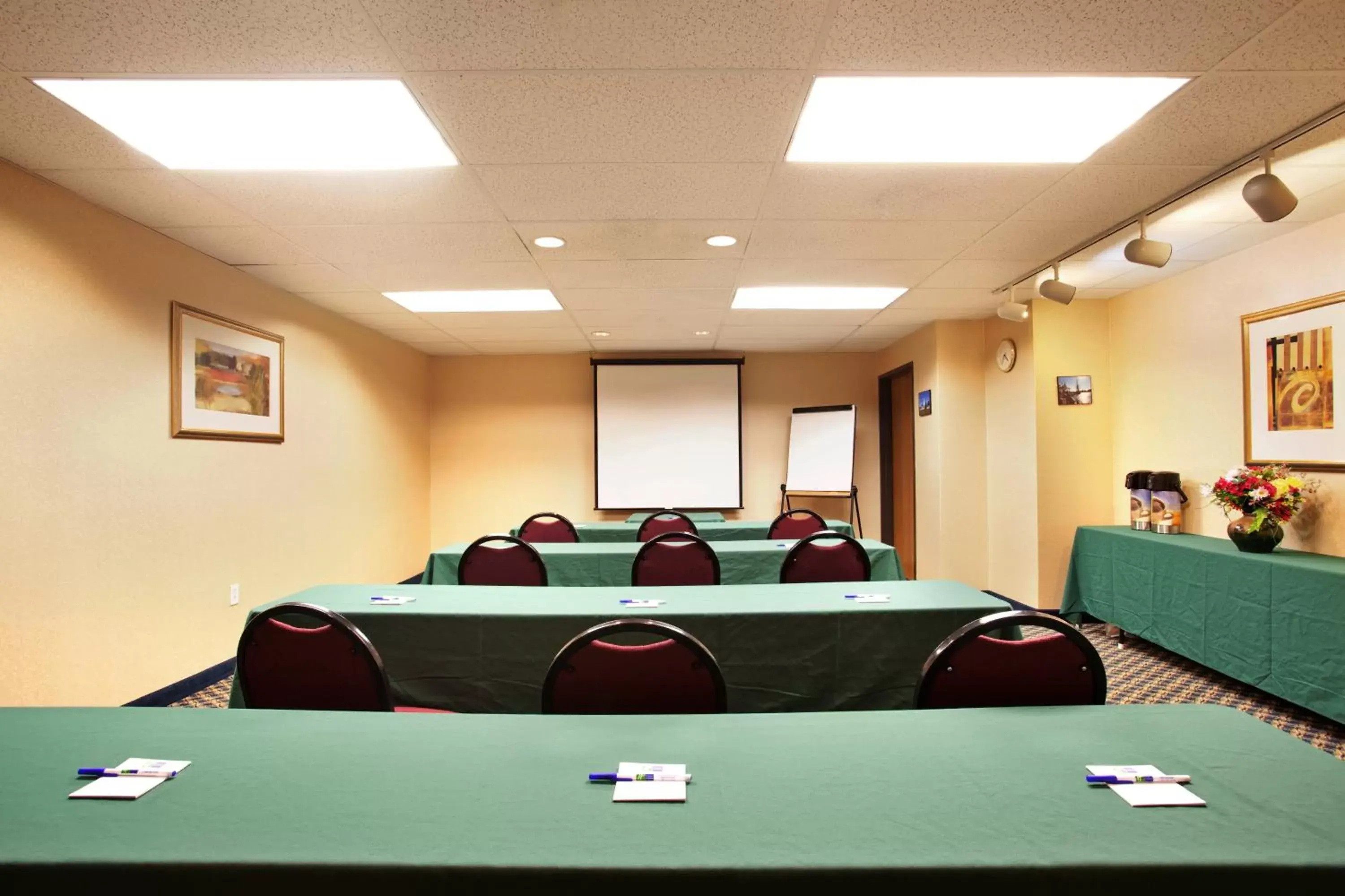 Business facilities in Country Inn & Suites by Radisson, Mt. Pleasant-Racine West, WI