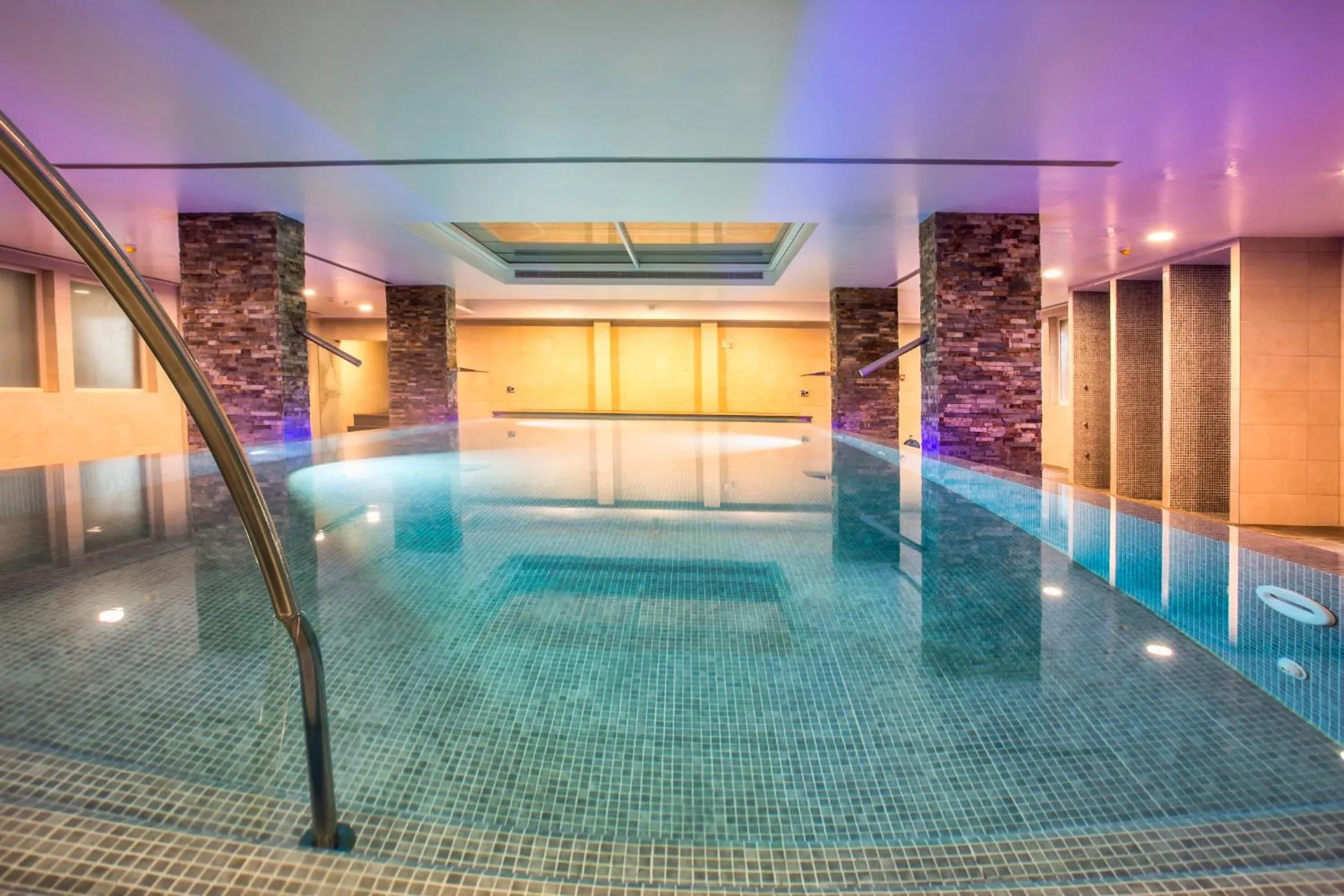 Swimming pool in Hotel Spa Rio Ucero