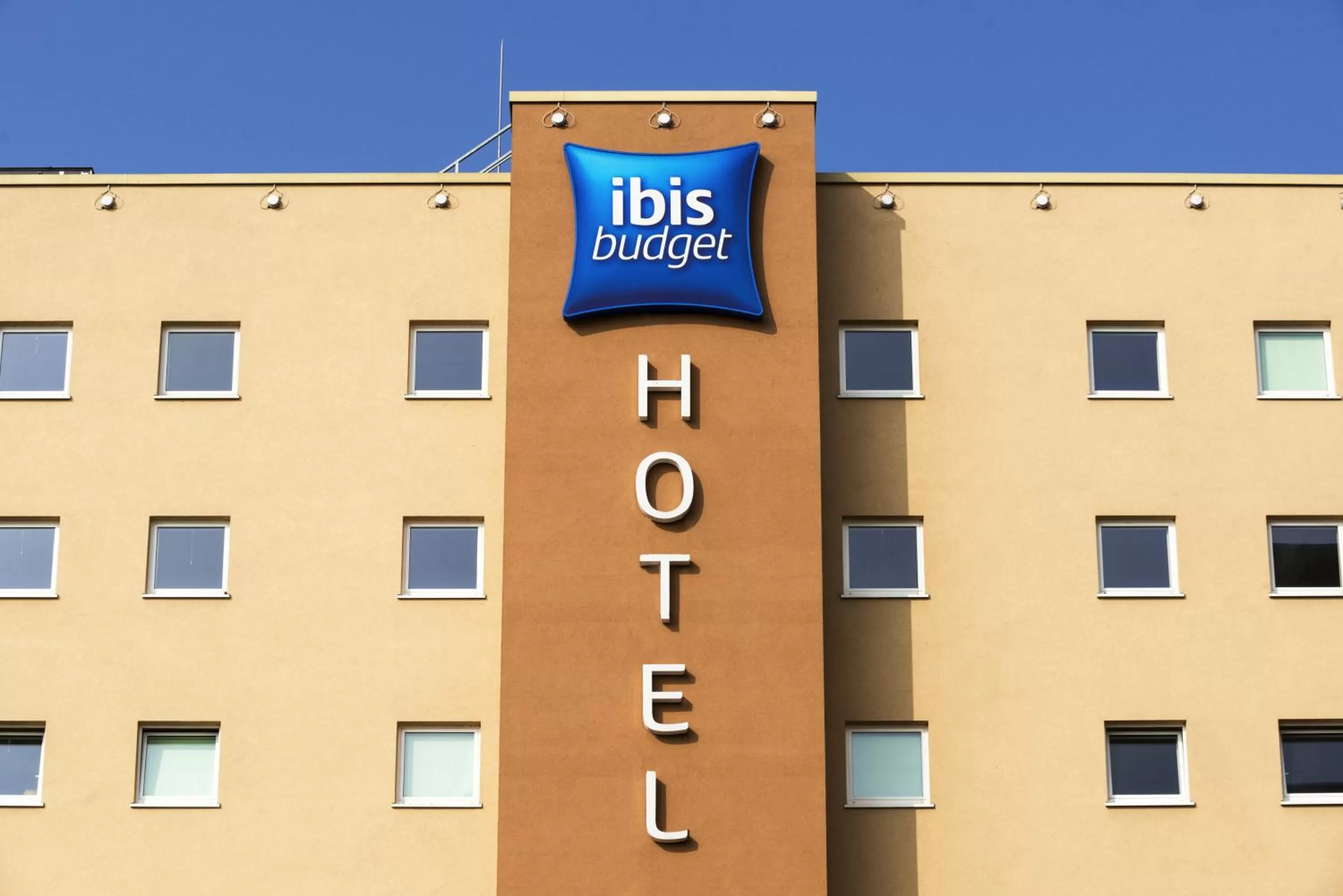 Facade/entrance in ibis Budget Luxembourg Sud