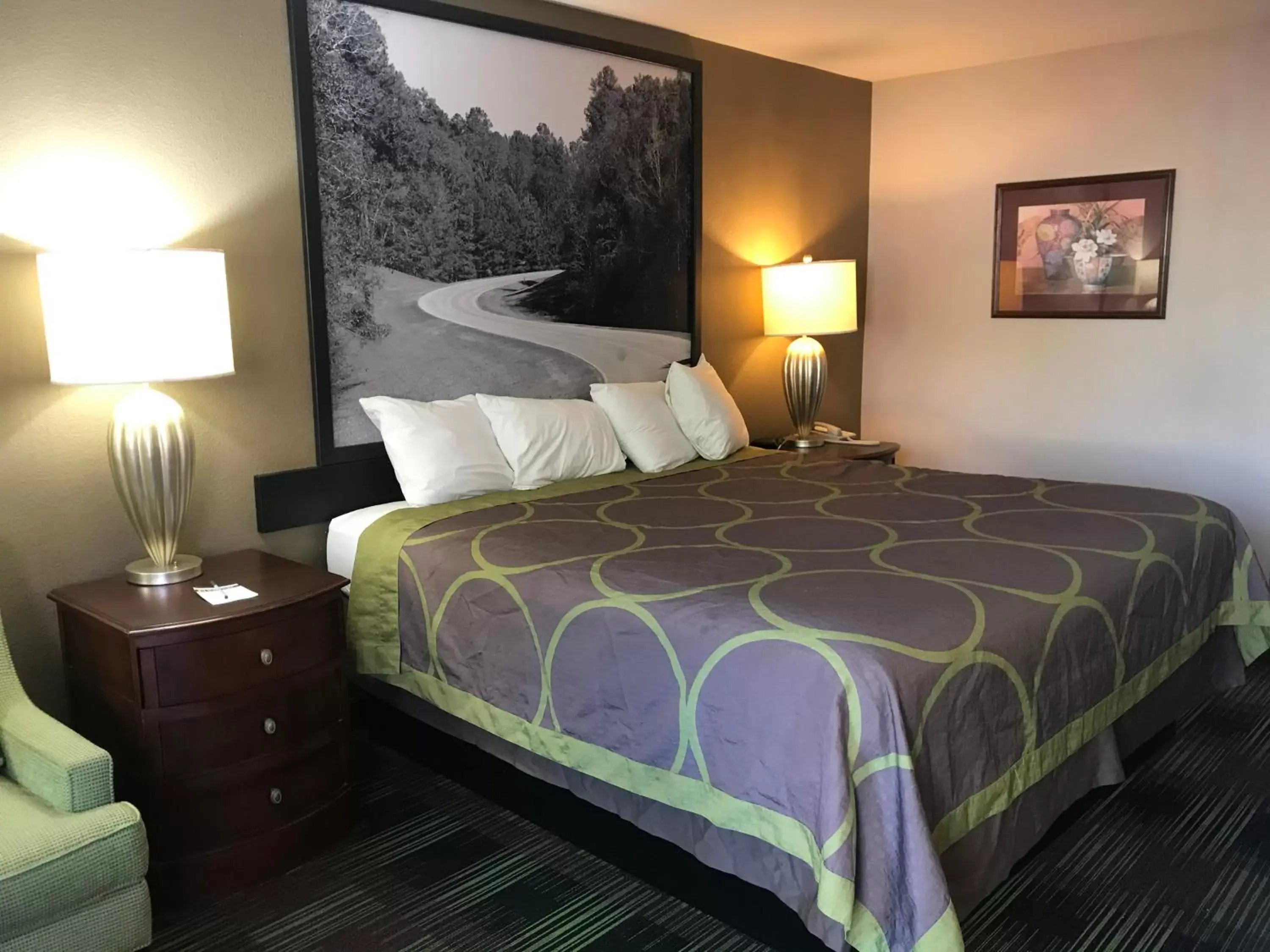 Bedroom, Bed in Super 8 by Wyndham Oxford Bedroom, Bed in Super 8 by Wyndham Oxford