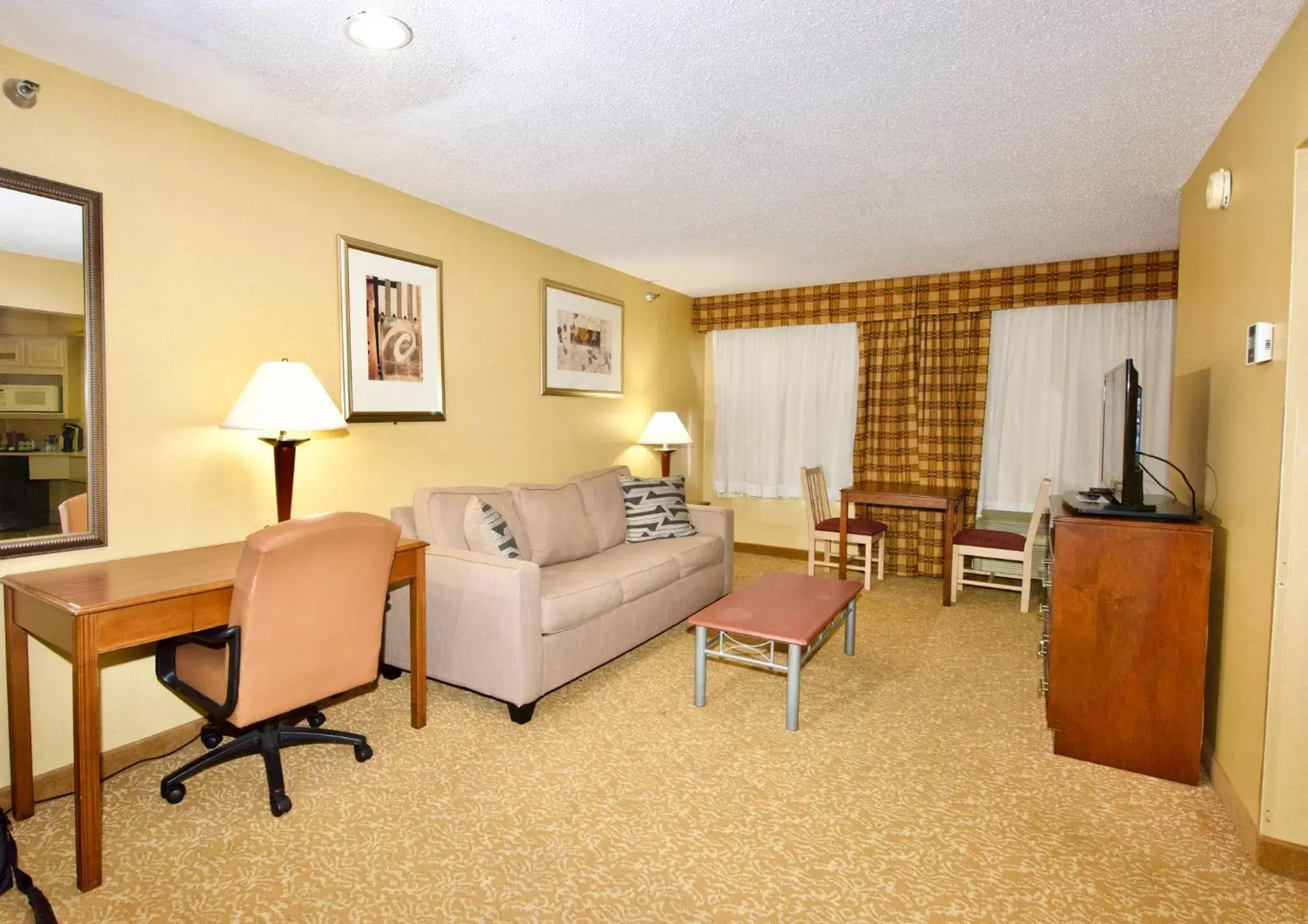 Photo of the whole room, Seating Area in Holiday Inn Express Hotel & Suites Fenton/I-44, an IHG Hotel