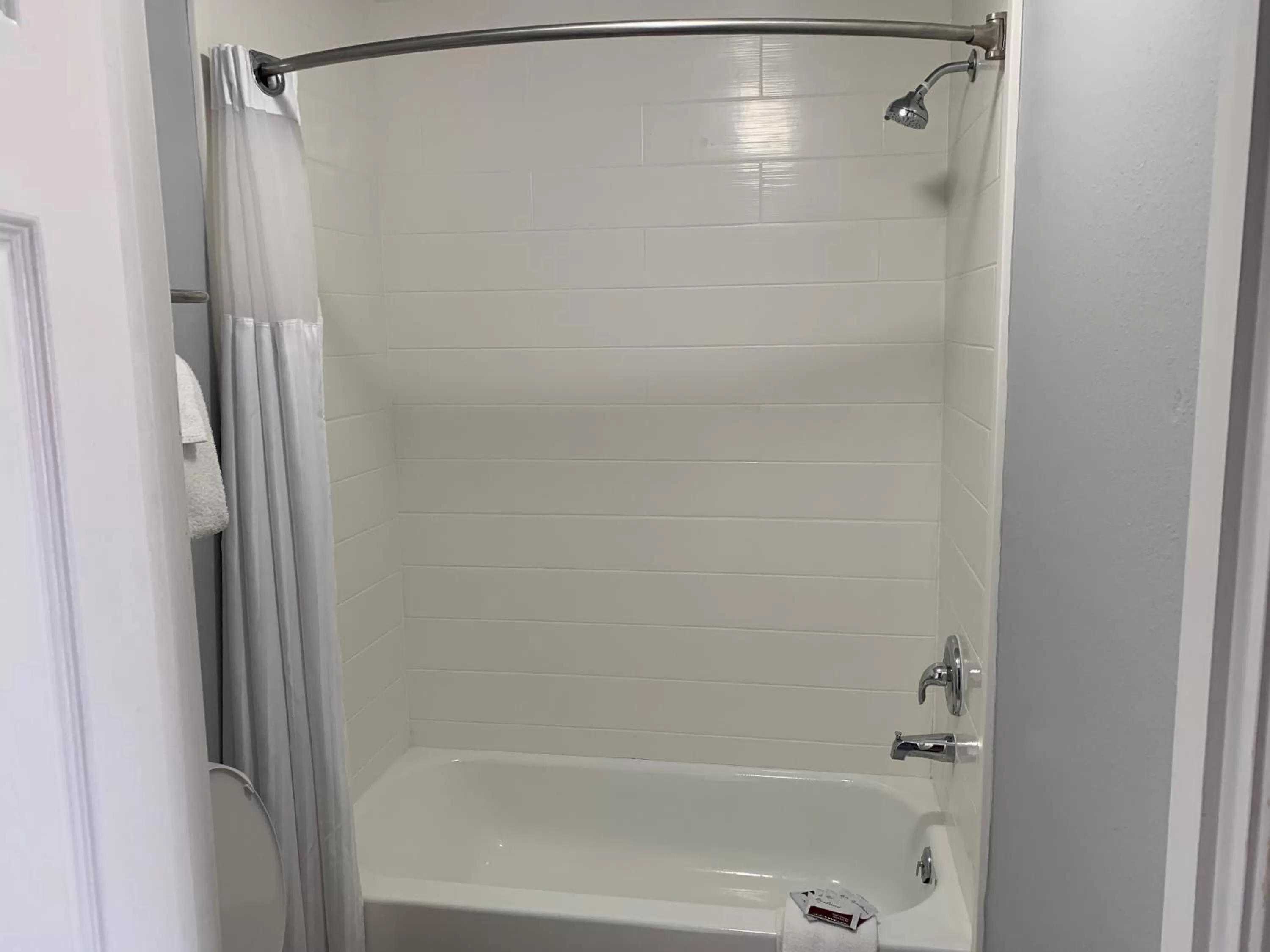 Deluxe Inn and Suites