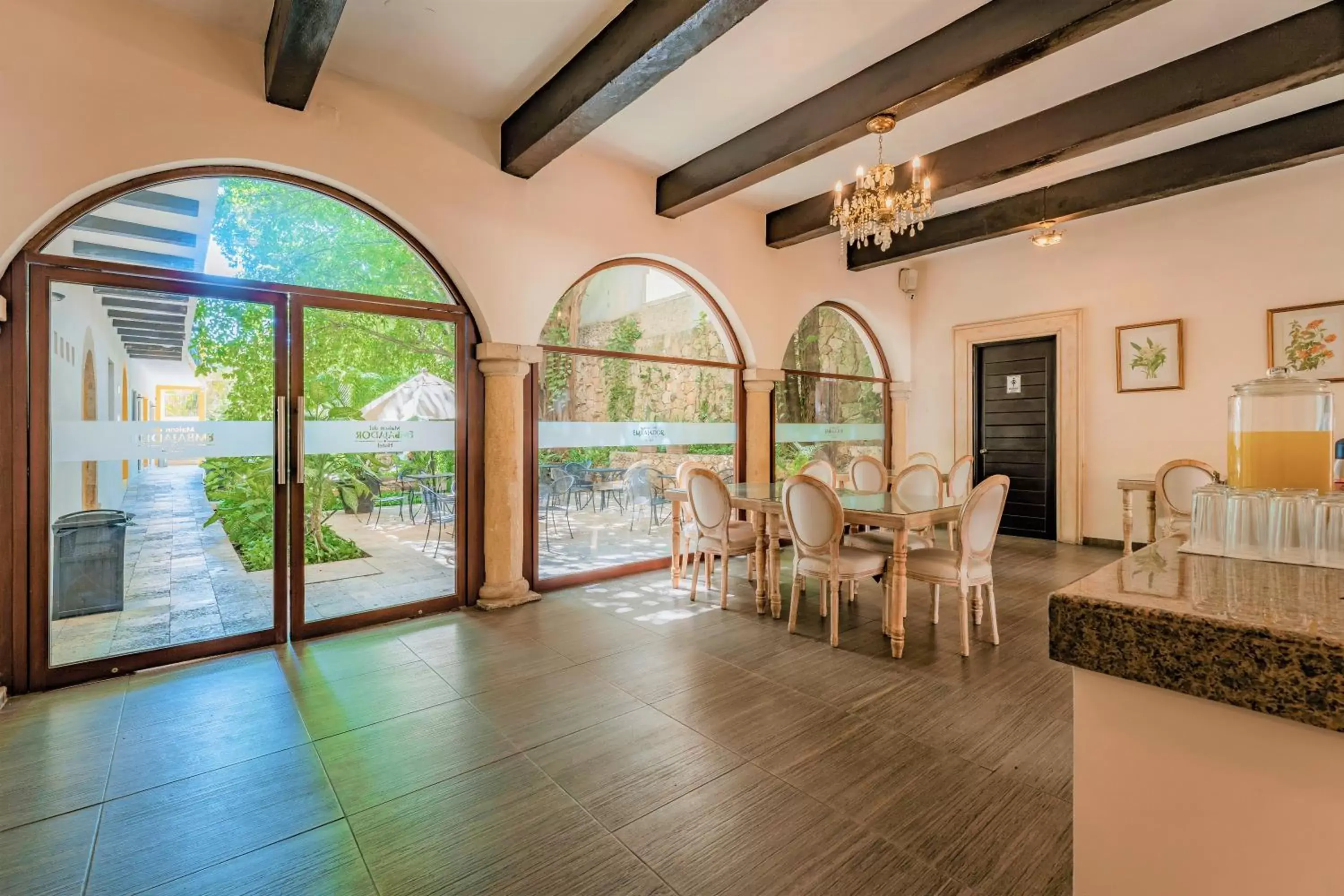 Restaurant/places to eat, Dining Area in Maison del Embajador