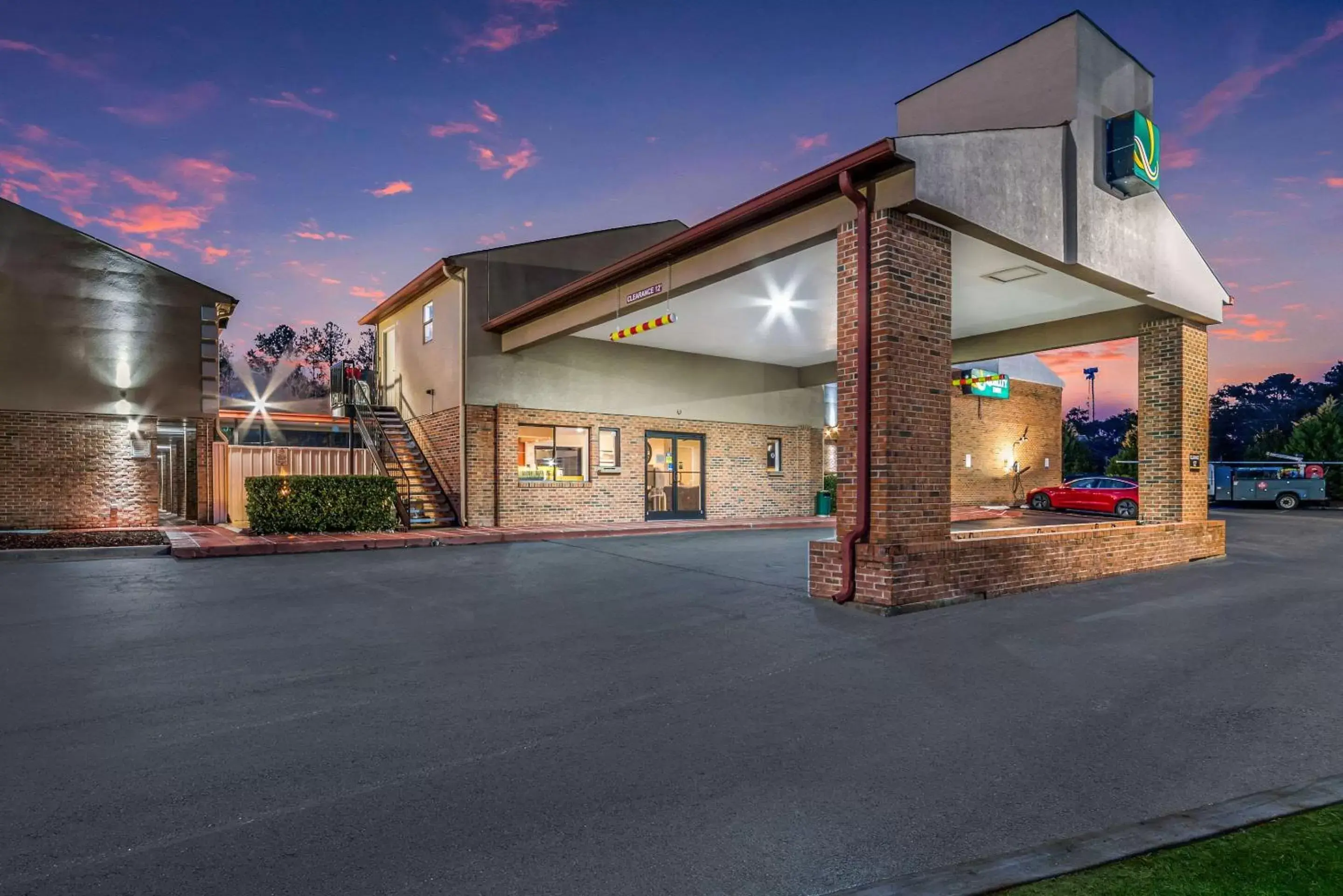 Property Building in Quality Inn West Columbia